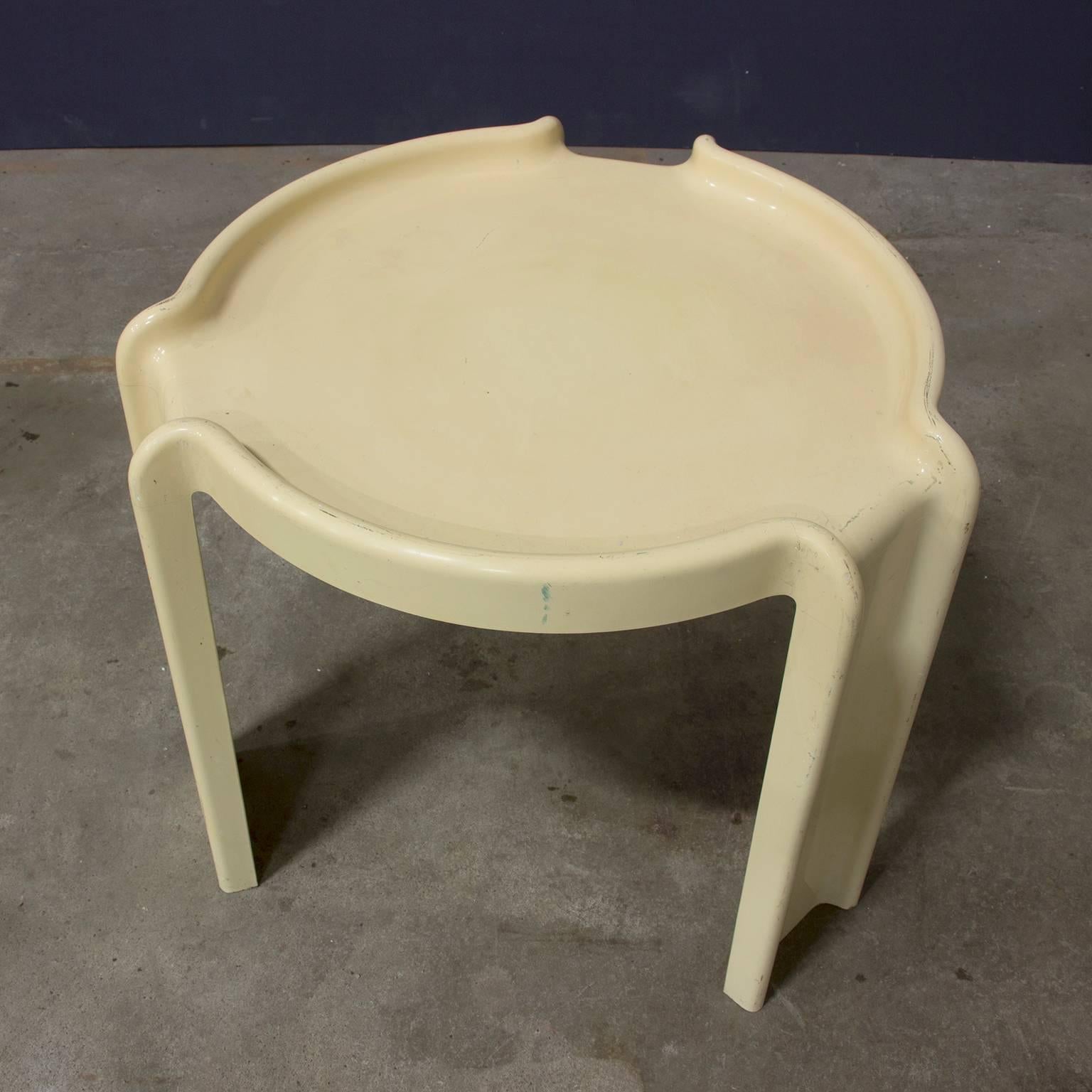 Mid-Century Modern 1968, Giotto Stoppino for Kartell, Nest of Three Off-White Plastic Tables