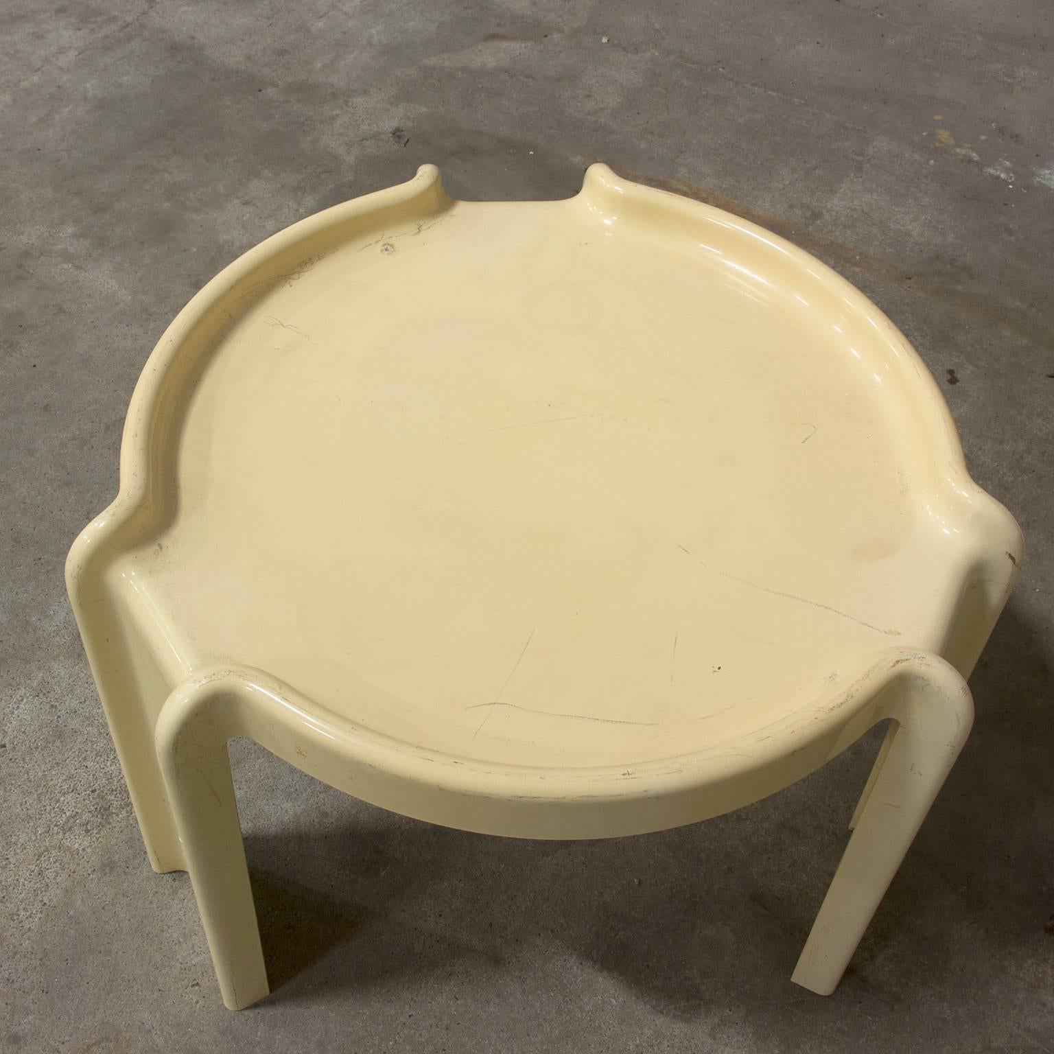 Italian 1968, Giotto Stoppino for Kartell, Nest of Three Off-White Plastic Tables
