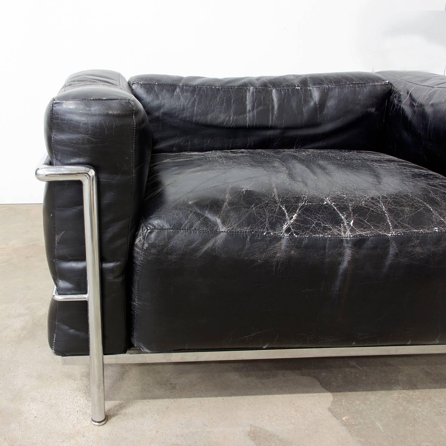Le Corbusier, Very Early LC Three by Cassina in Chrome in Black Patin Leather In Good Condition In Amsterdam IJMuiden, NL