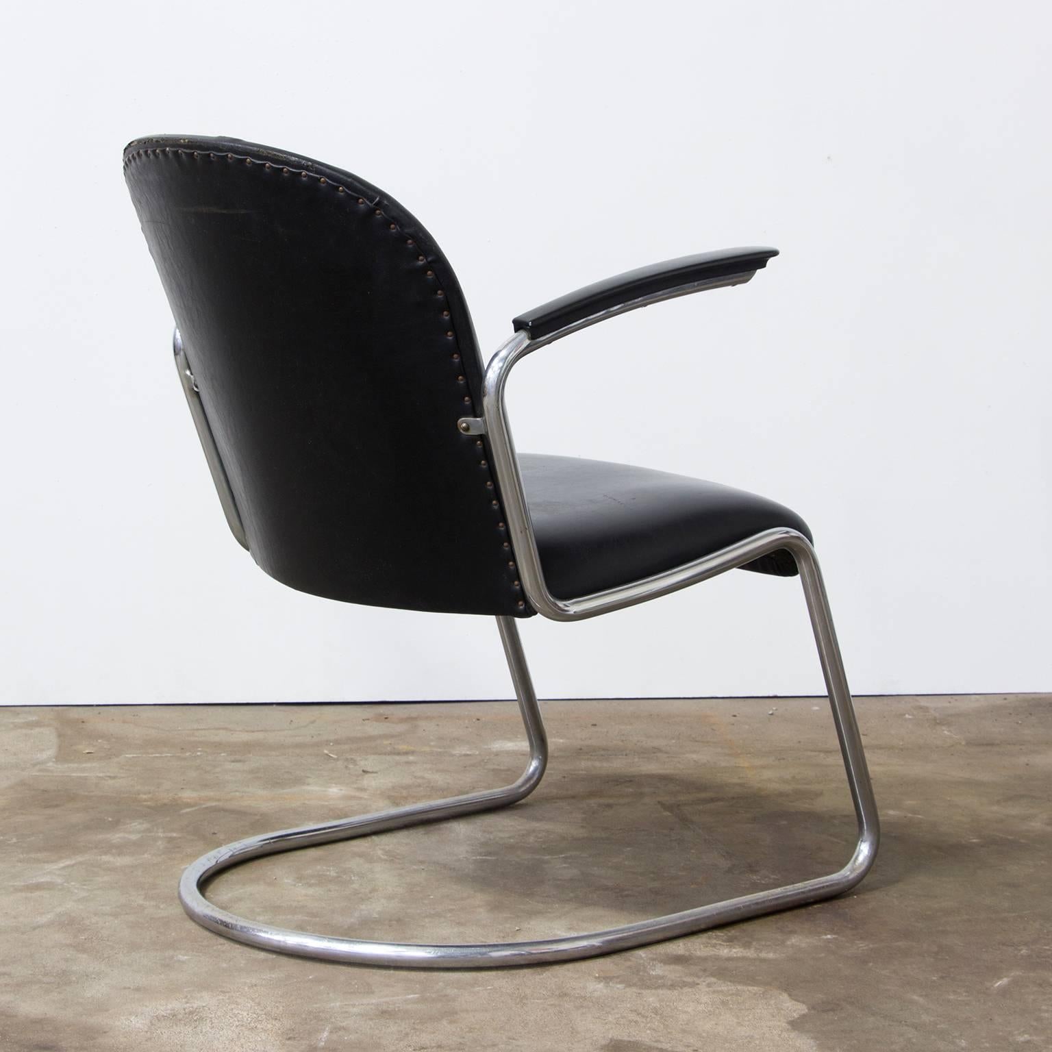 Bauhaus 1935, W.H. Gispen, par Gispen Culemborg, fauteuil 413 en vinyle noir d'origine en vente