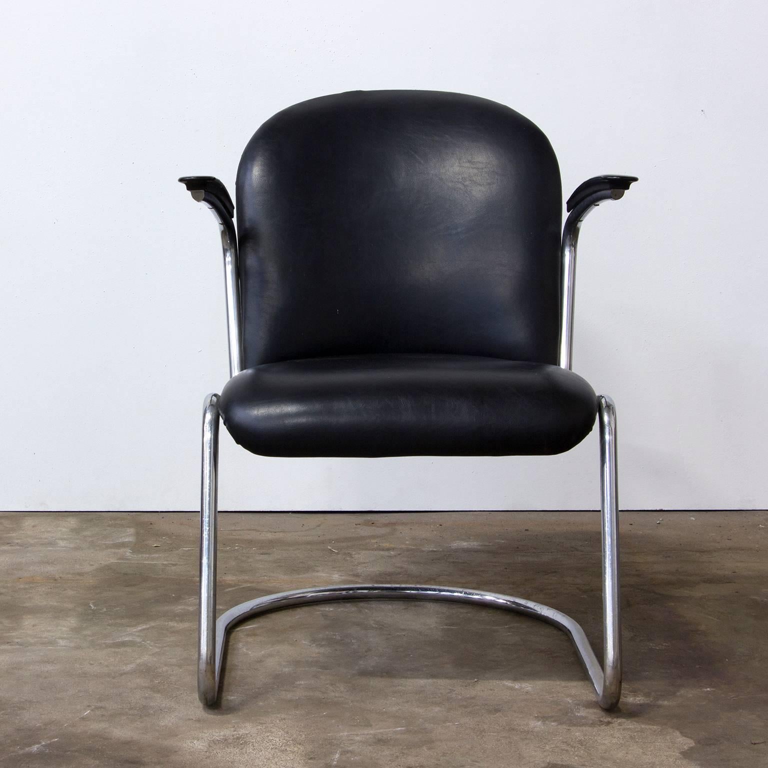 1935, W.H. Gispen, par Gispen Culemborg, fauteuil 413 en vinyle noir d'origine Bon état - En vente à Amsterdam IJMuiden, NL