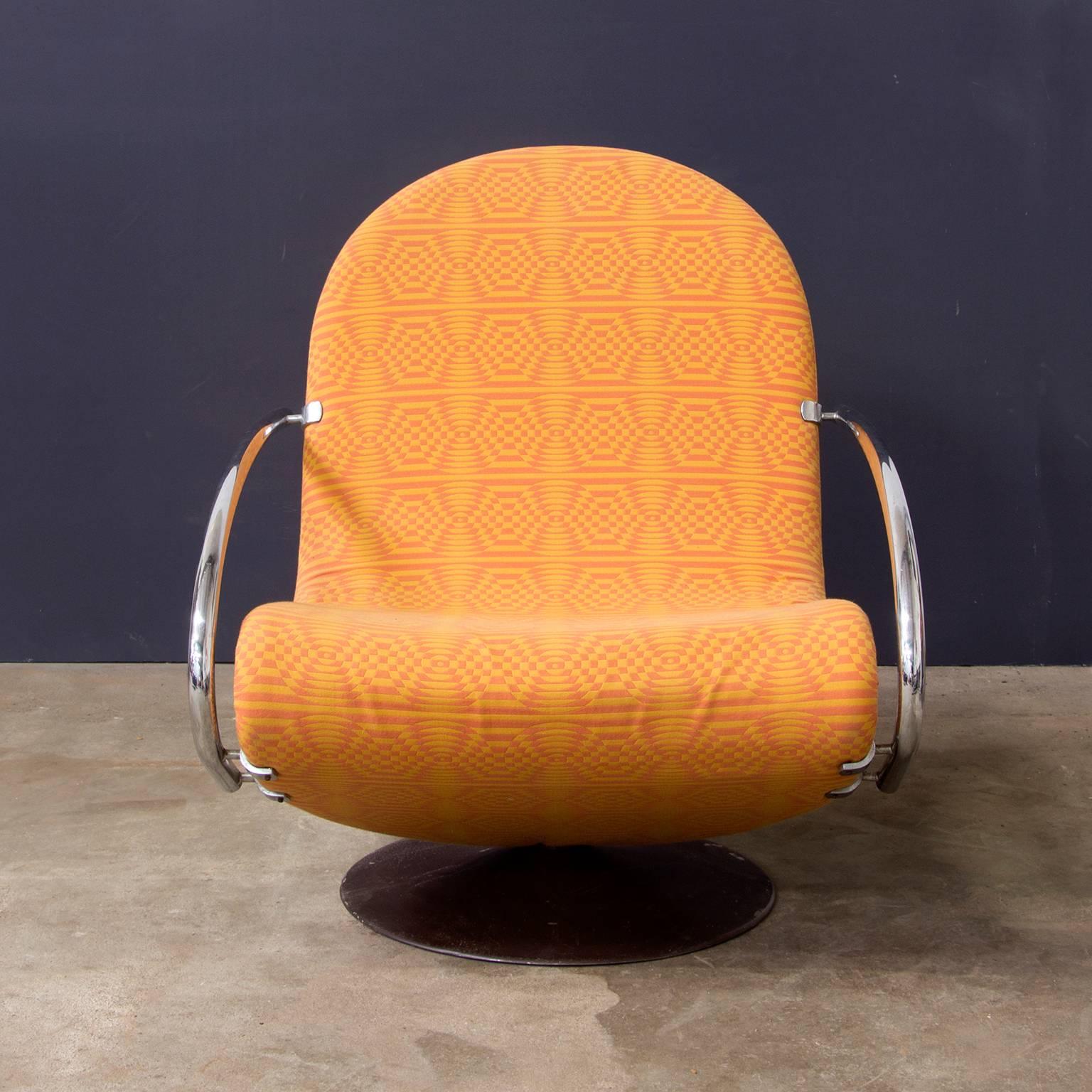 1973, Verner Panton, 1-2-3 Serie Easy Chair in Original Panton Fabric In Excellent Condition For Sale In Amsterdam IJMuiden, NL