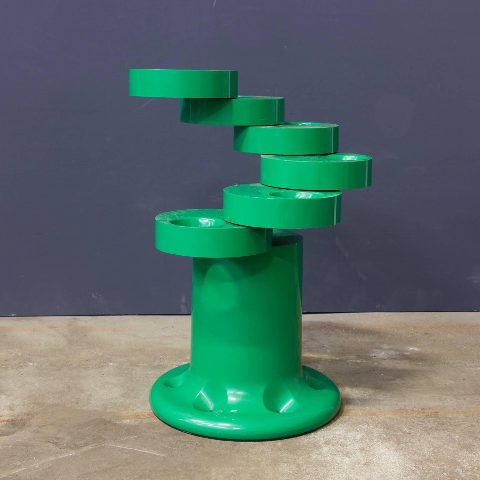 Supercool and rare green Pluvium umbrella stand by Giancarlo Piretti for Anonima Castelli. Each ring on the stand opens individually to hold six umbrellas. The base features indents where the umbrella points sit.

Very good condition, except for a