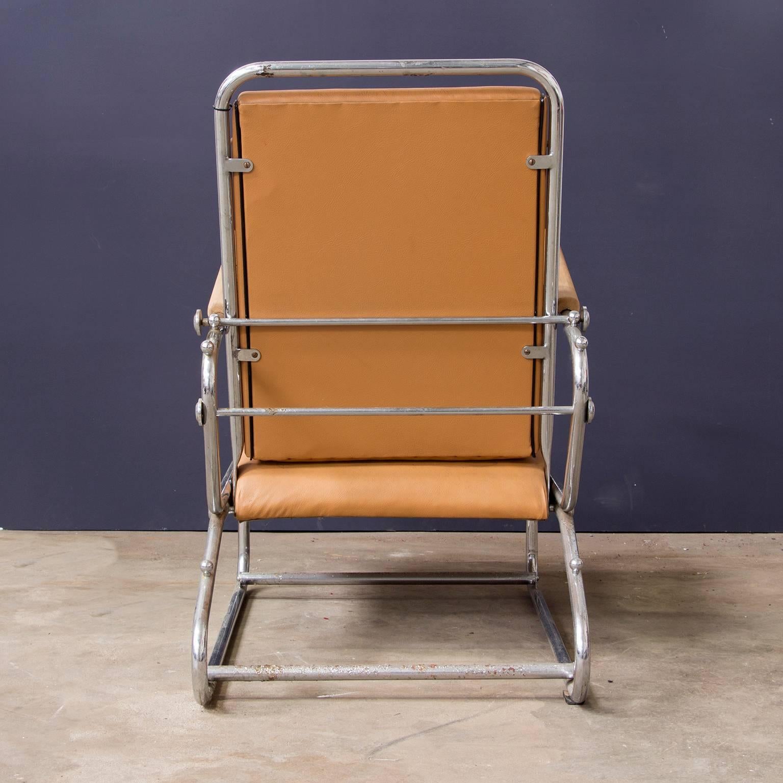 Verstellbarer Easy Chair mit röhrenförmigem Original-Leder + hölzernen Armlehnen, um 1930 (Mitte des 20. Jahrhunderts) im Angebot