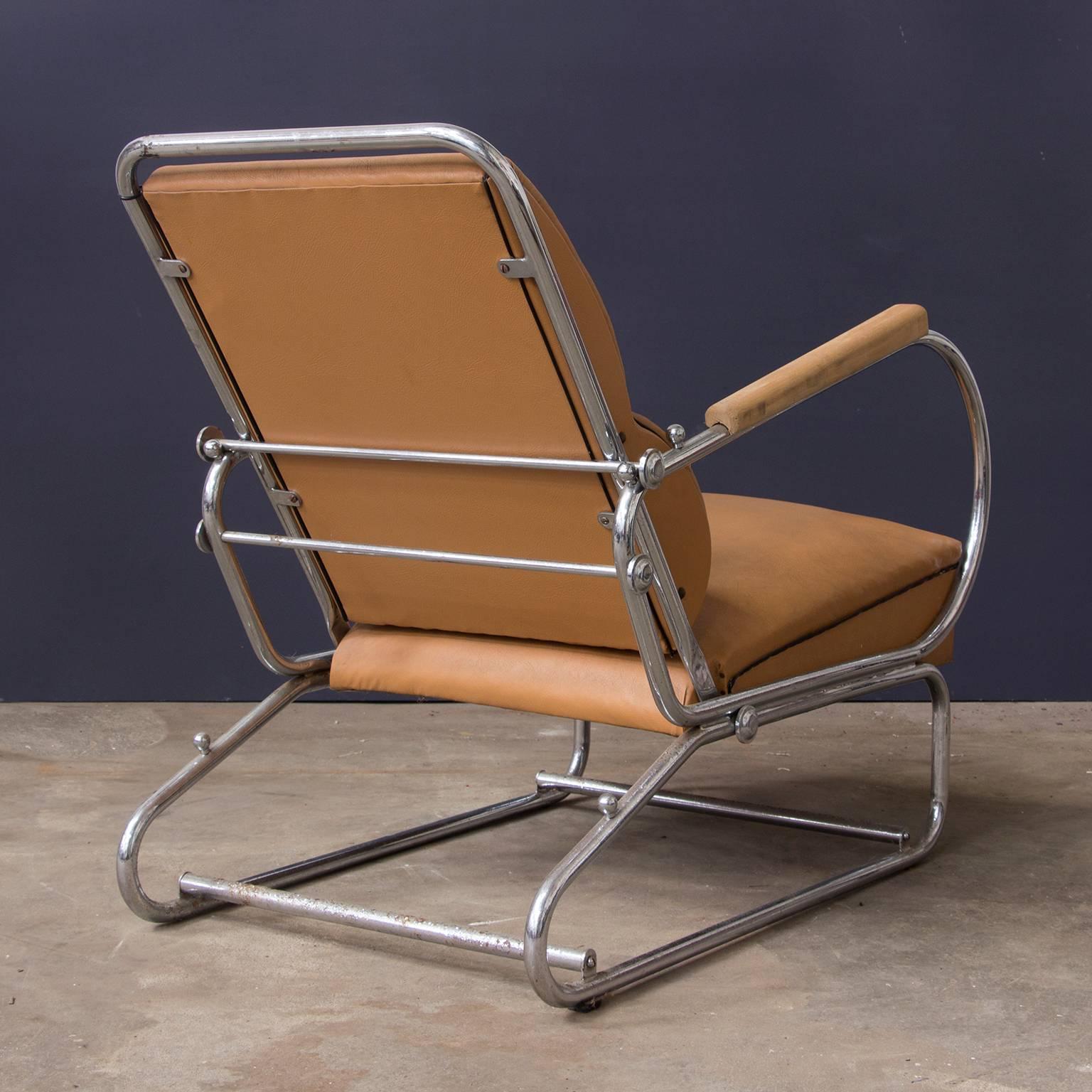 Verstellbarer Easy Chair mit röhrenförmigem Original-Leder + hölzernen Armlehnen, um 1930 im Zustand „Gut“ im Angebot in Amsterdam IJMuiden, NL