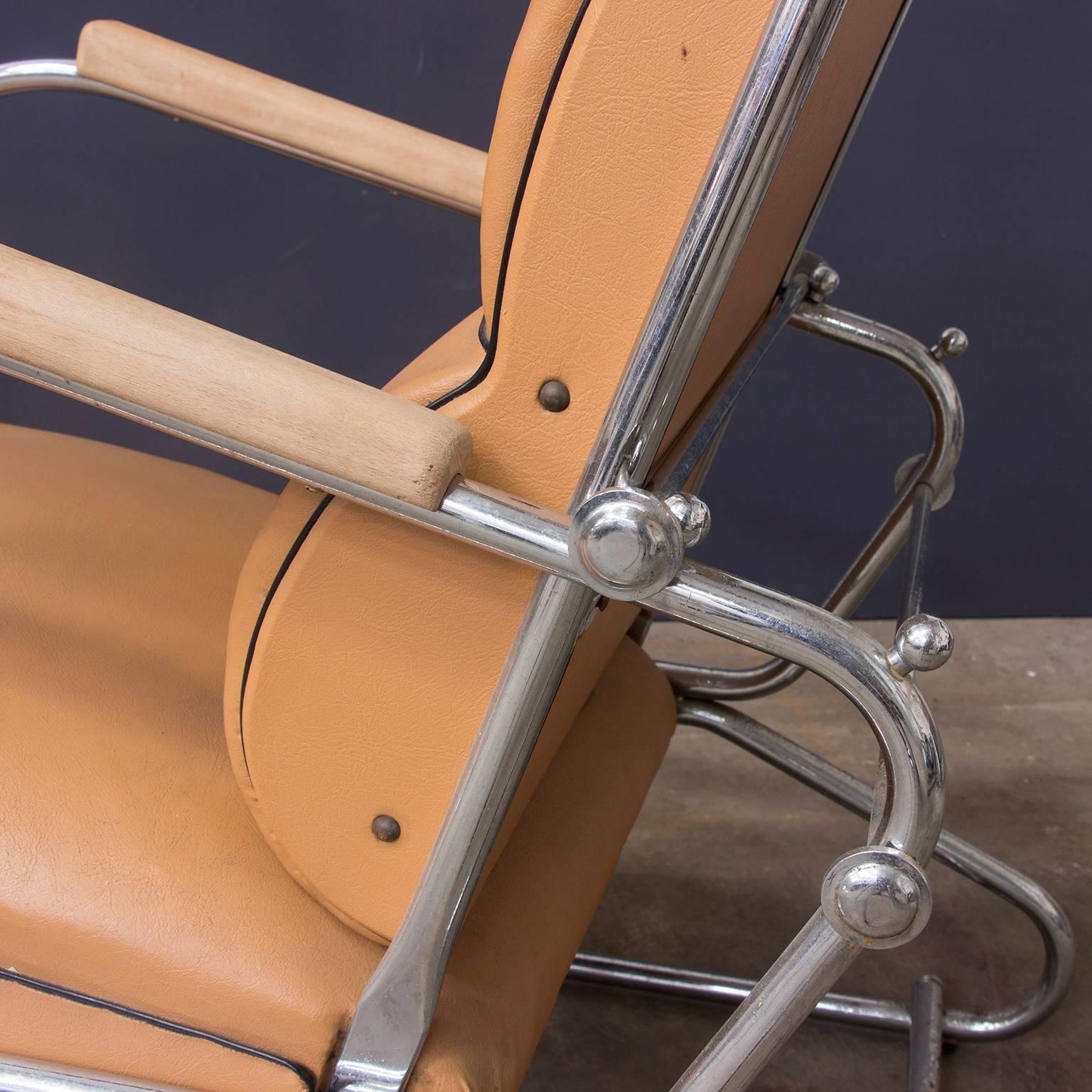 Verstellbarer Easy Chair mit röhrenförmigem Original-Leder + hölzernen Armlehnen, um 1930 im Angebot 2