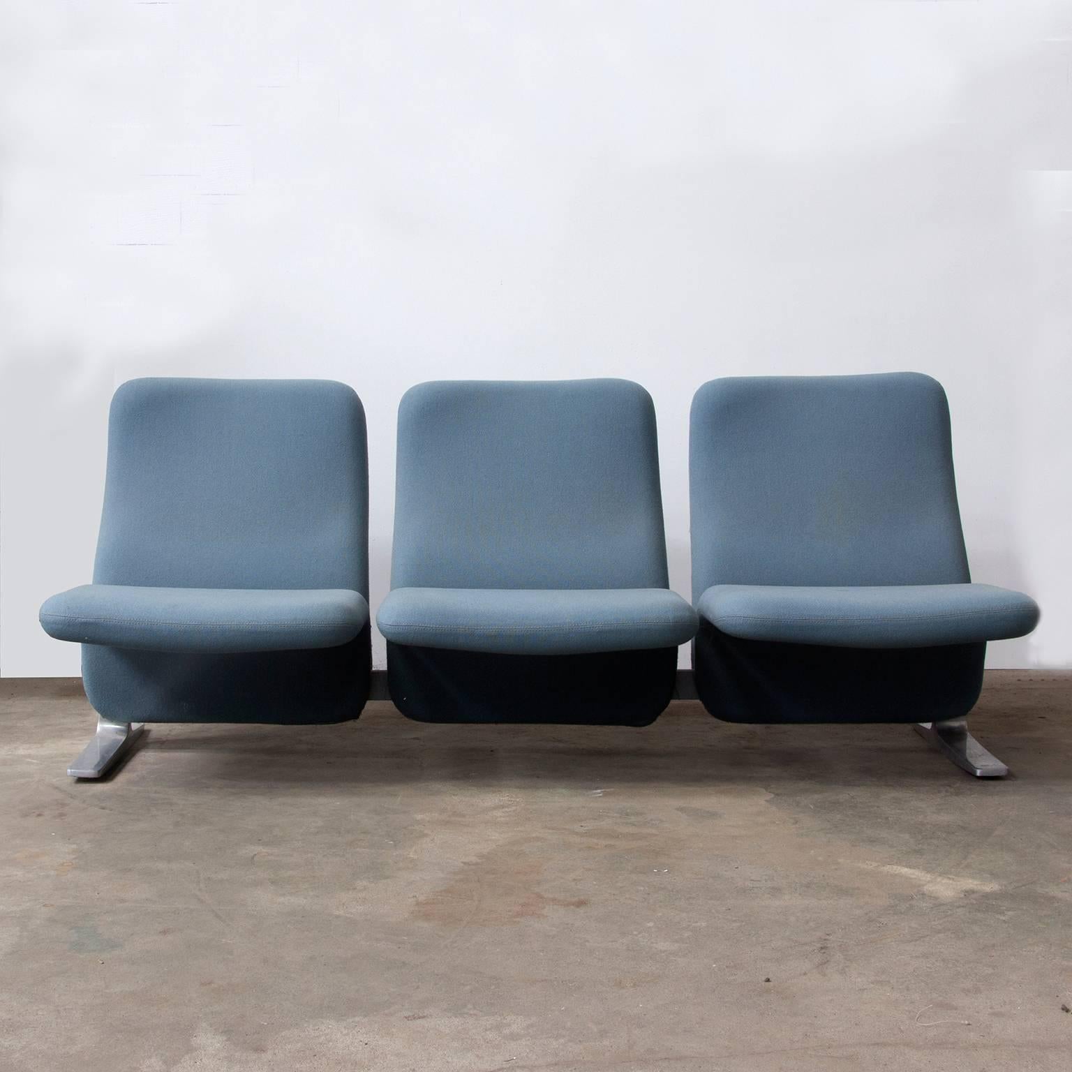 1966, Pierre Paulin, Rare F784, Concorde Three-Seat Couch in Light Blue Fabric In Good Condition In Amsterdam IJMuiden, NL