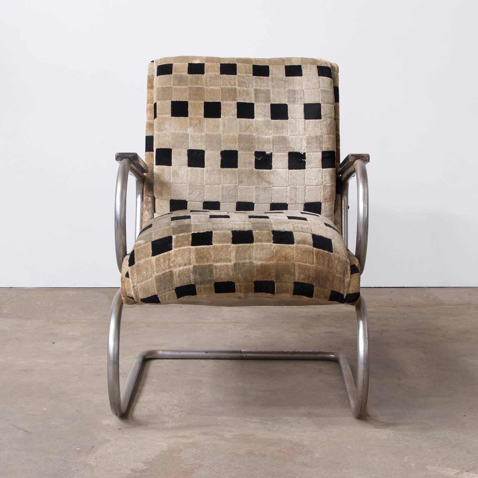 Mid-20th Century Original French Art Deco Lounge Chair and Original Soft Comfy Fabric, circa 1935 For Sale