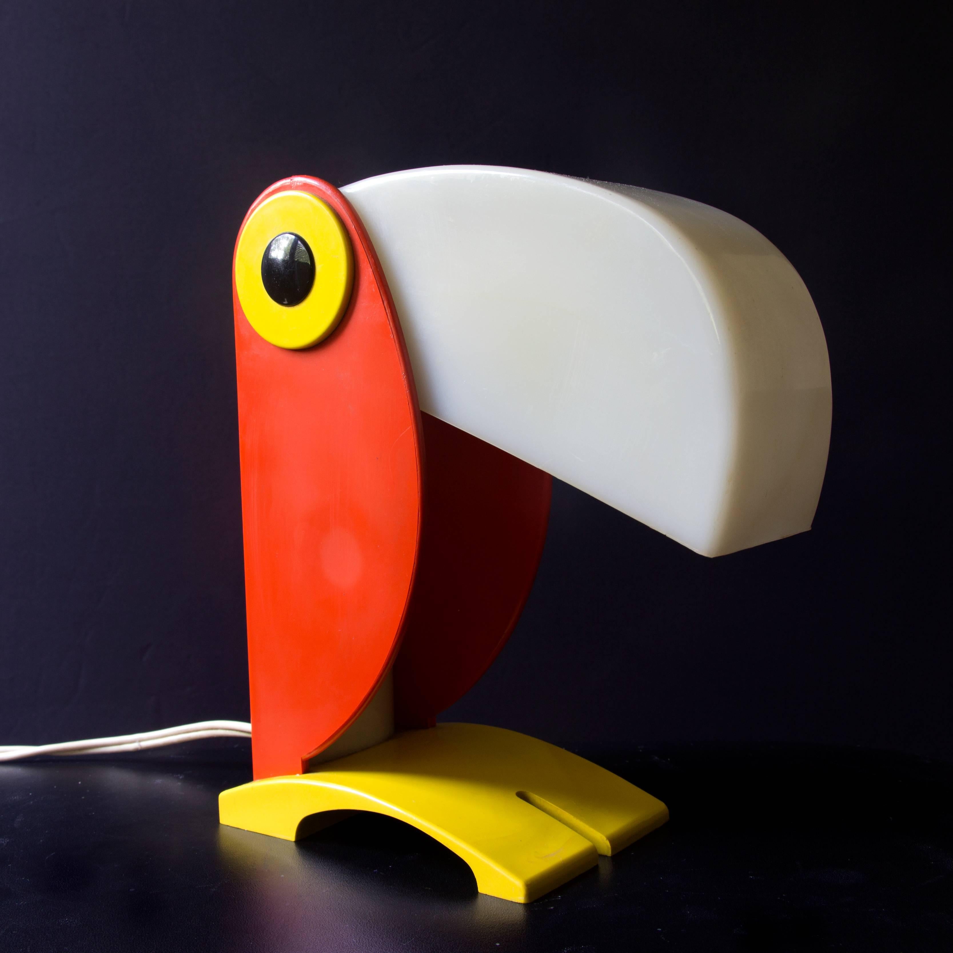 A charming table lamp displaying a toucan or parrot bird from the 1970s. Made of orange, yellow and white plastic. For OTF, Verona, Italy. Has an adjustable lampshade. 

Toucan childrens table lamp by Oldtimer Ferrari, Verona Italy, 1968.
Very