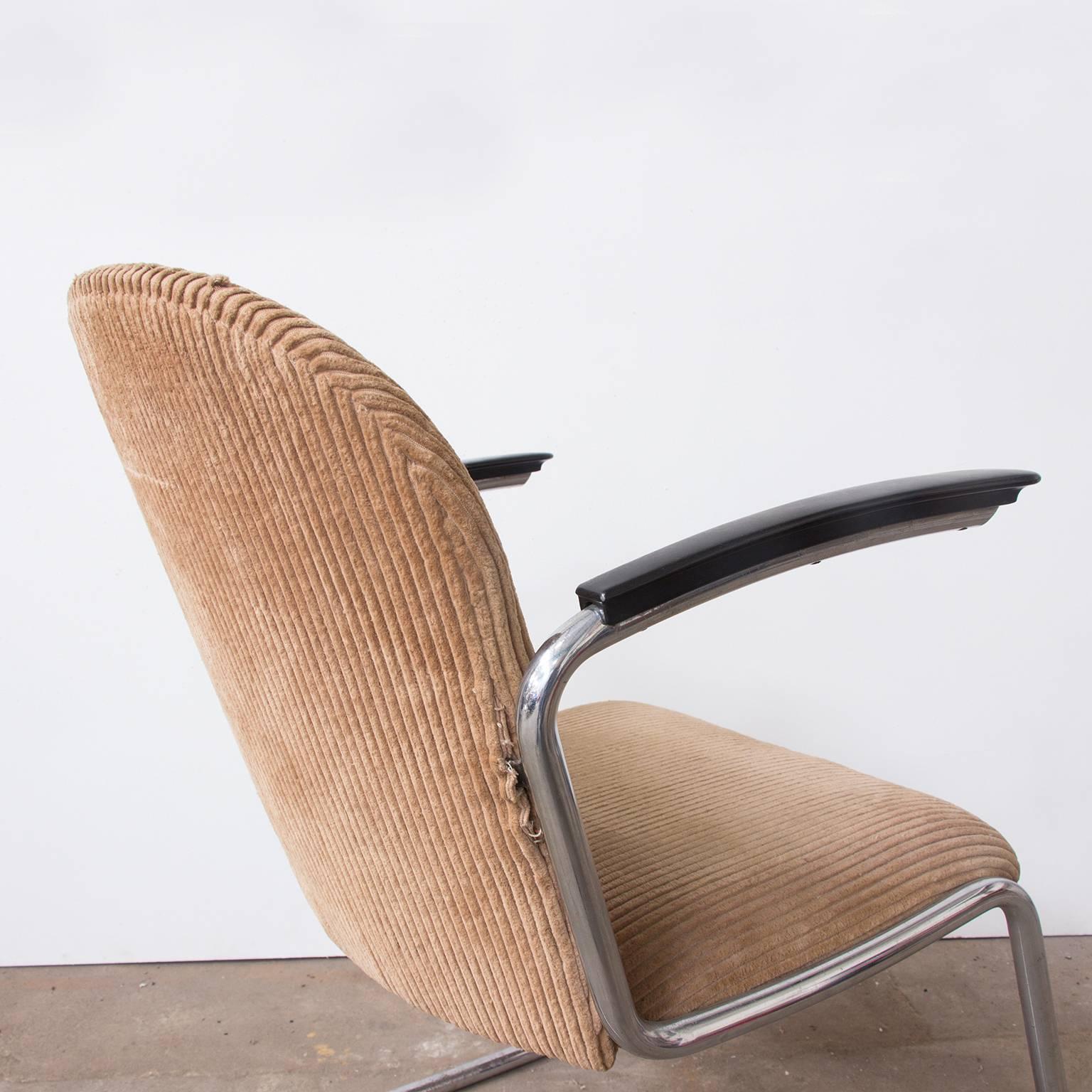 1935, W.H. Gispen par Gispen Culemborg fauteuil 413 en tissu Corduroi d'origine en vente 1