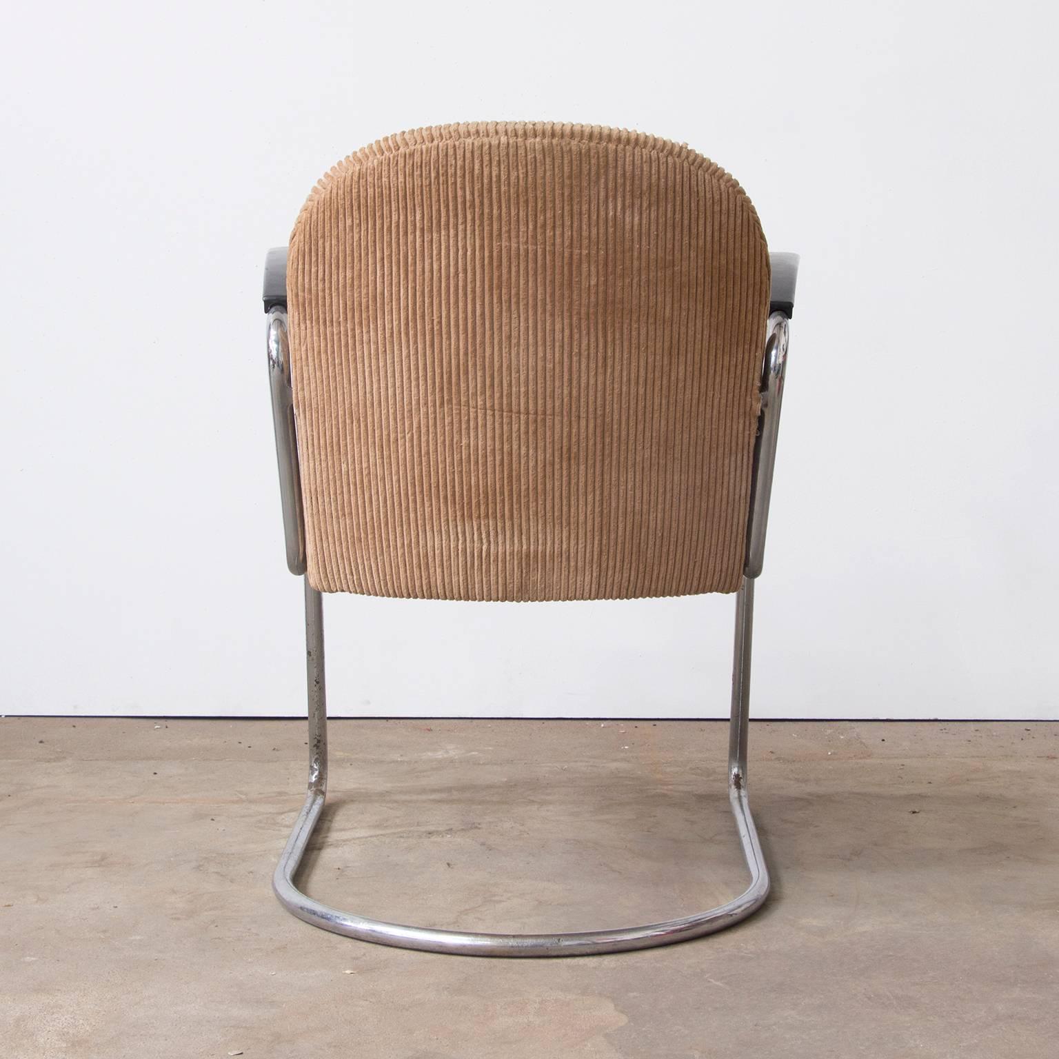 Néerlandais 1935, W.H. Gispen par Gispen Culemborg fauteuil 413 en tissu Corduroi d'origine en vente