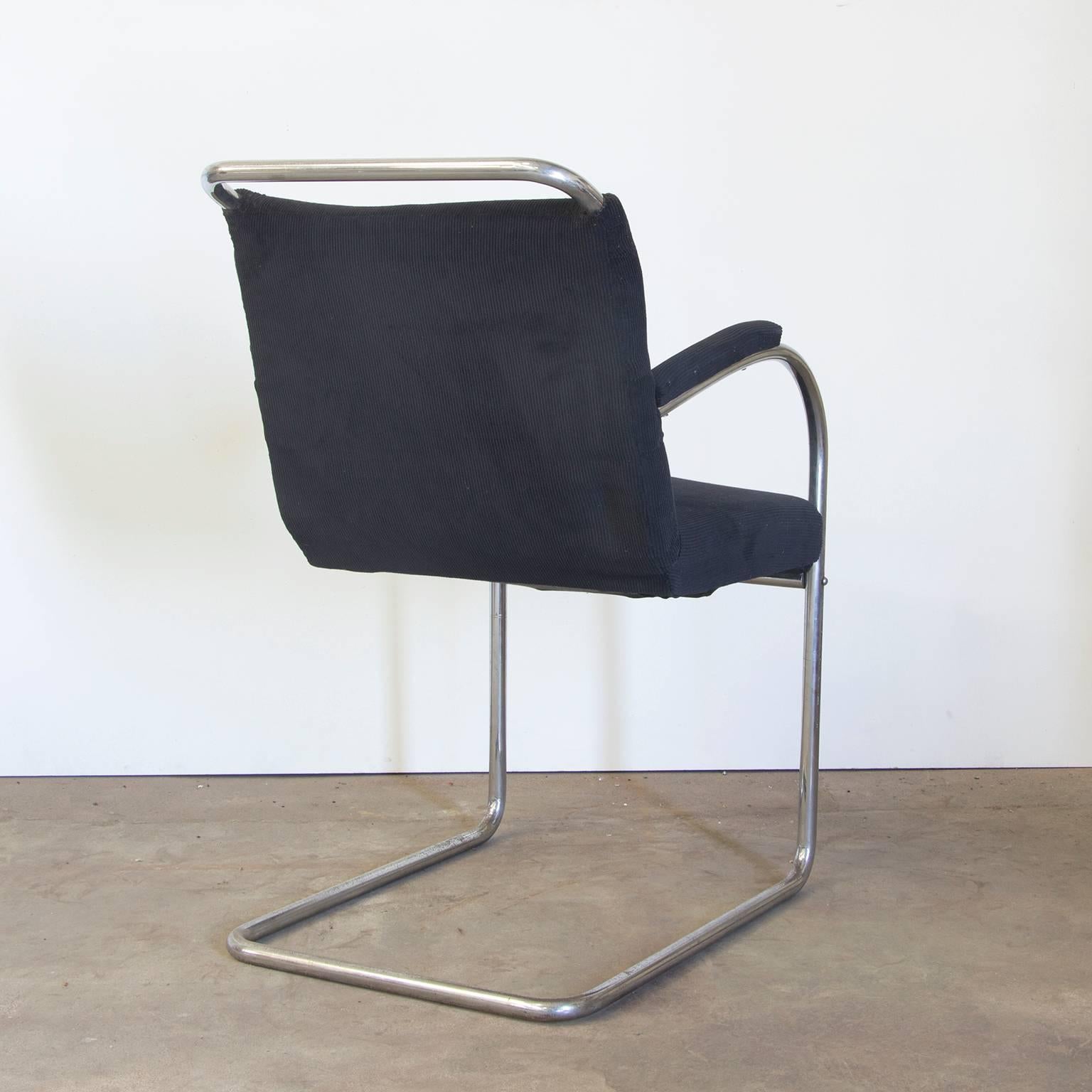 Silla auxiliar tubular original Early Vintage, tela Manchester negra, circa 1930 Bauhaus en venta