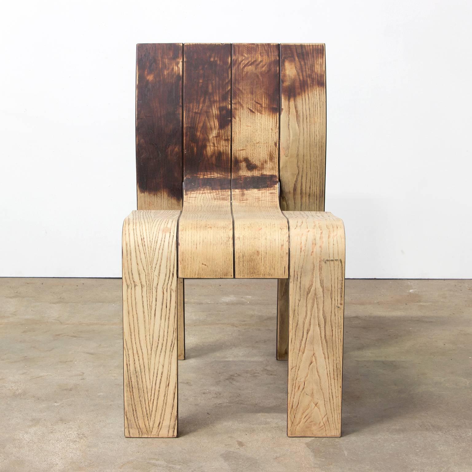 1974, Gijs Bakker, Castelijn, teilweise lackierter stapelbarer Stuhl mit gebogenen Holzstreifen, 1974 im Zustand „Gut“ in Amsterdam IJMuiden, NL