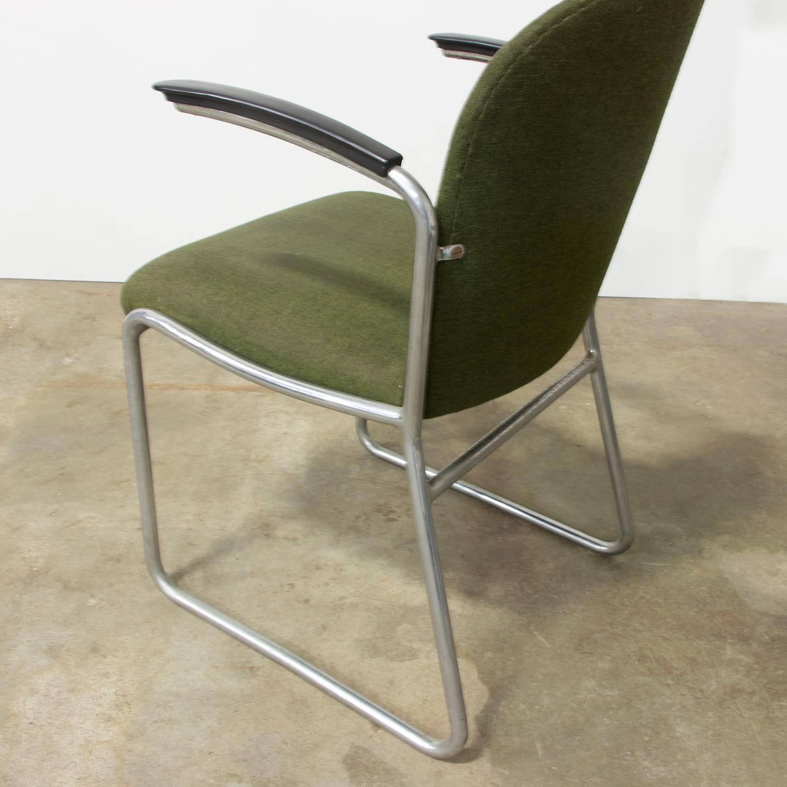 Milieu du XXe siècle 1935 W.H. Gispen pour Gispen, rare chaise d'appoint encadrée 413R, tissu vert d'origine en vente