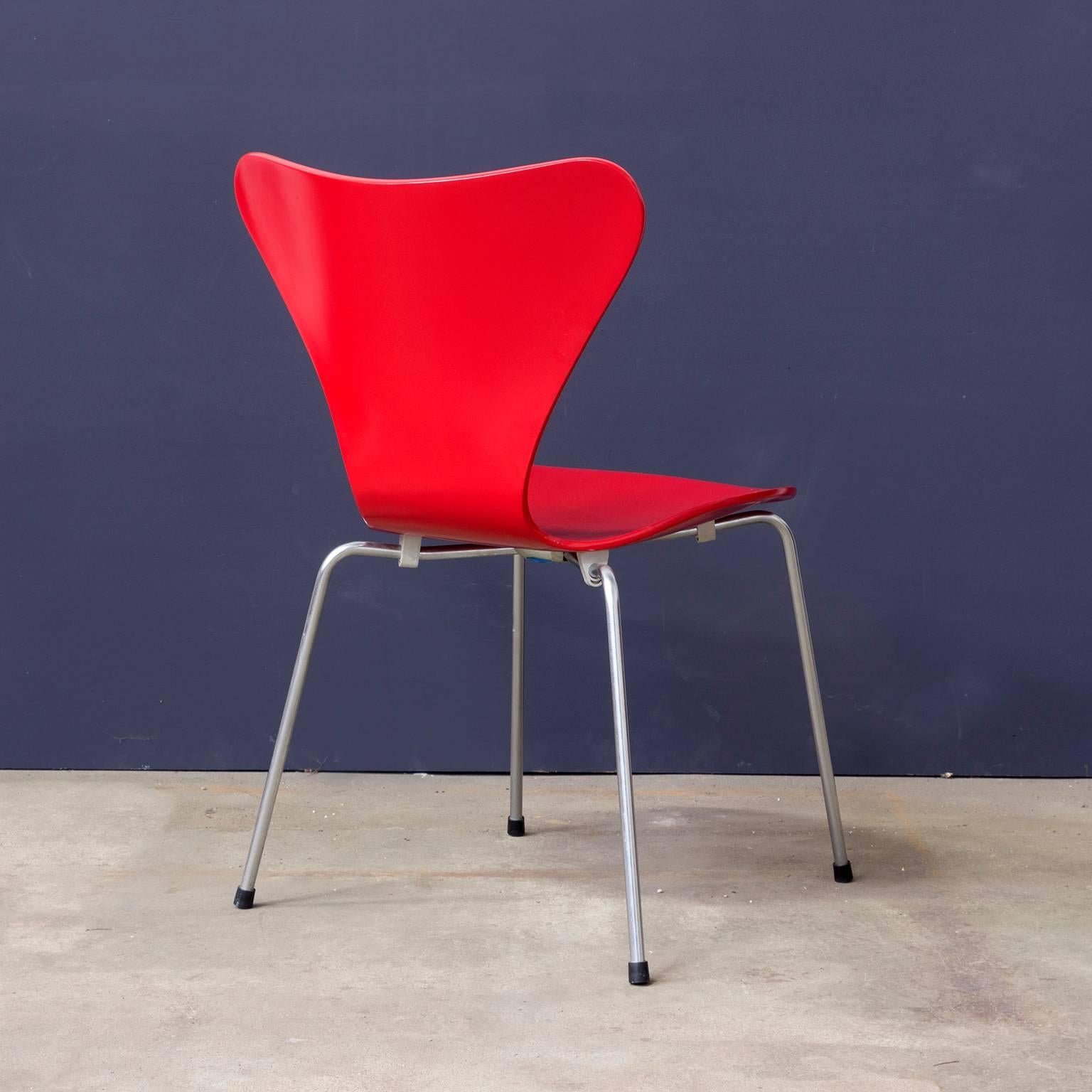 Mid-Century Modern 1955, Arne Jacobsen, Set of Two Early Vintage Red Painted 3107 Butterfly Chairs For Sale
