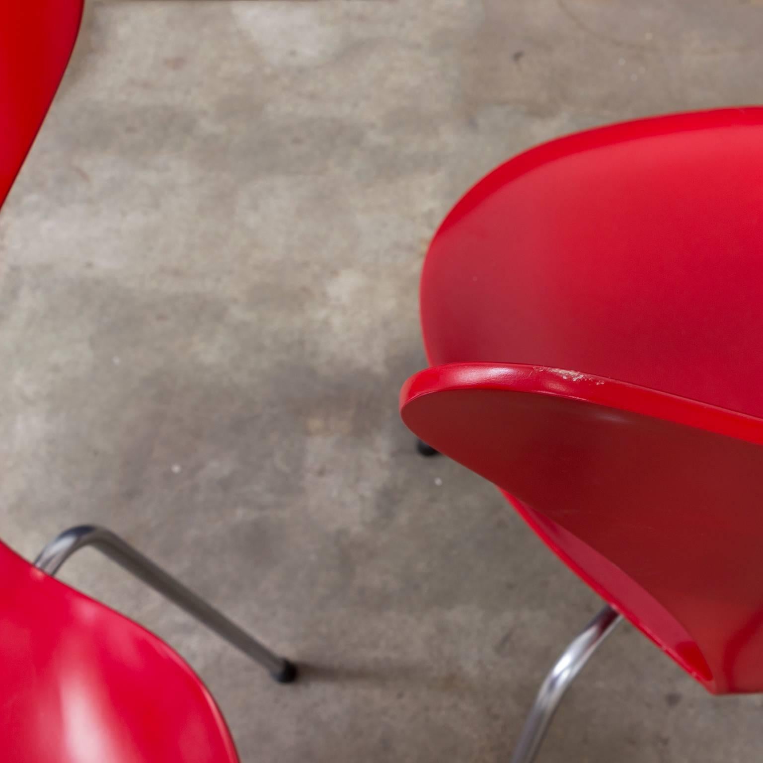 1955, Arne Jacobsen, Set of Two Early Vintage Red Painted 3107 Butterfly Chairs For Sale 1