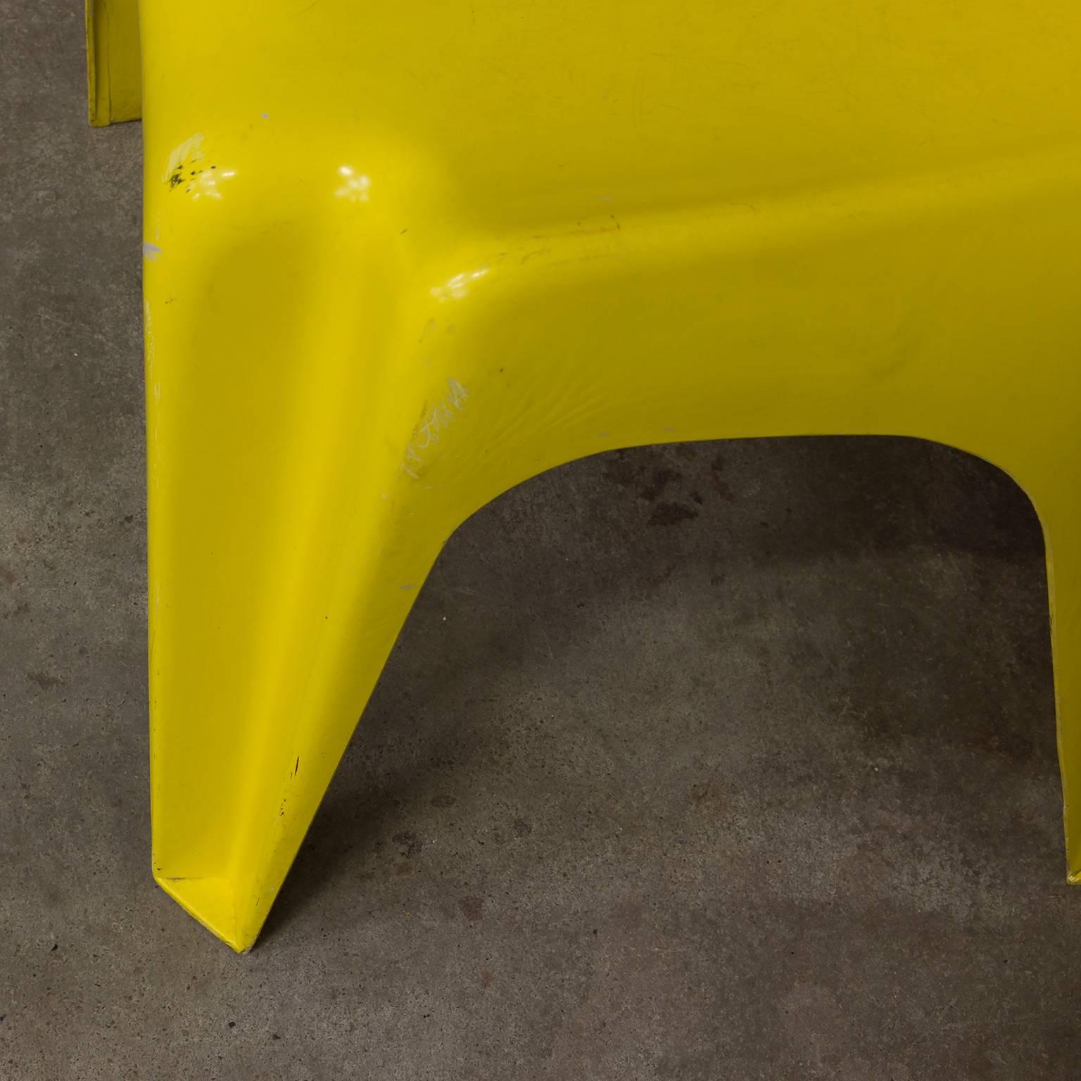 Rare Plastic Organic Chair in Yellow, circa 1970 In Good Condition For Sale In Amsterdam IJMuiden, NL