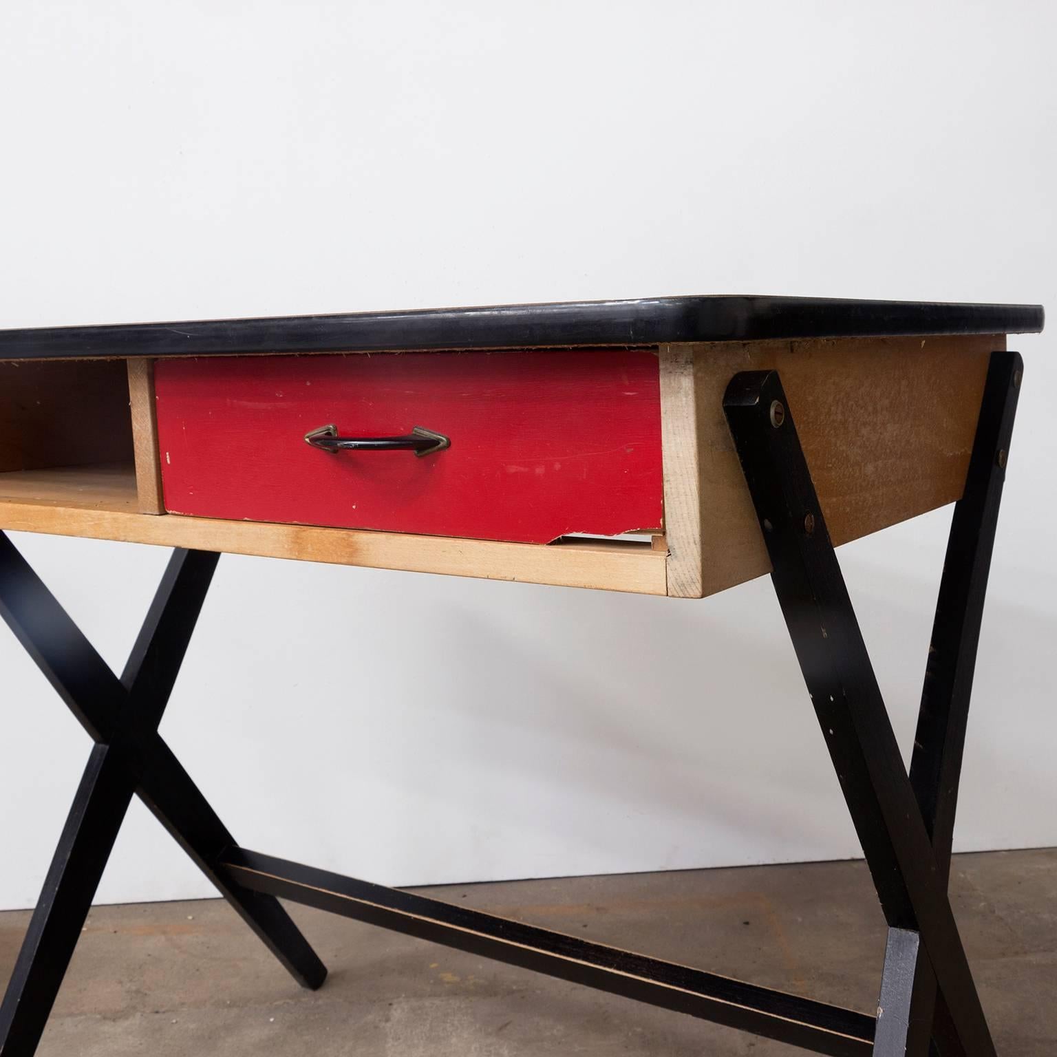 Formica 1954, Coen de Vries pour Devo Bureau en bois avec tiroir rouge et dessus en formica en vente