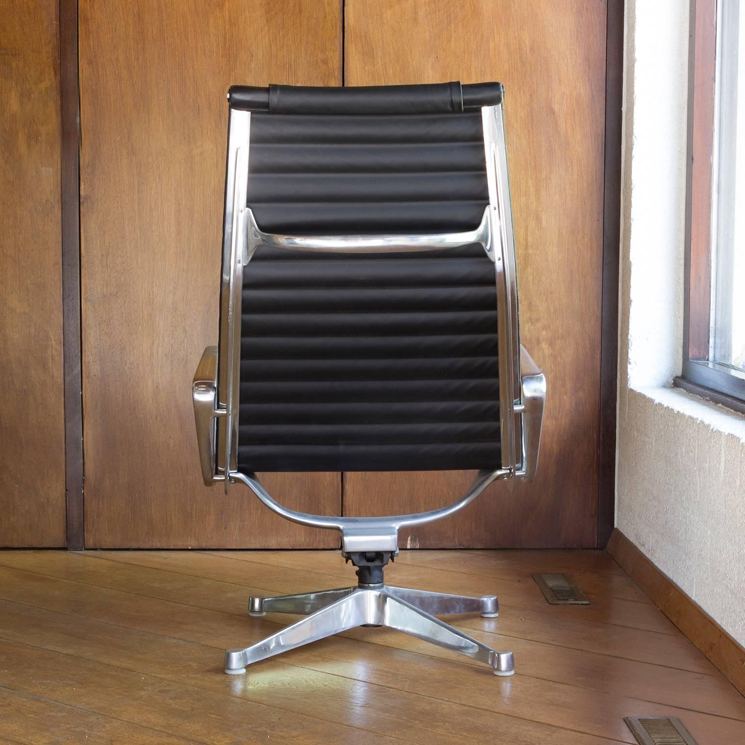 Mid-Century Modern Chaise longue EA 124 + EA 125 de Ray & Charles Eames pour Herman Miller, 1958 en vente