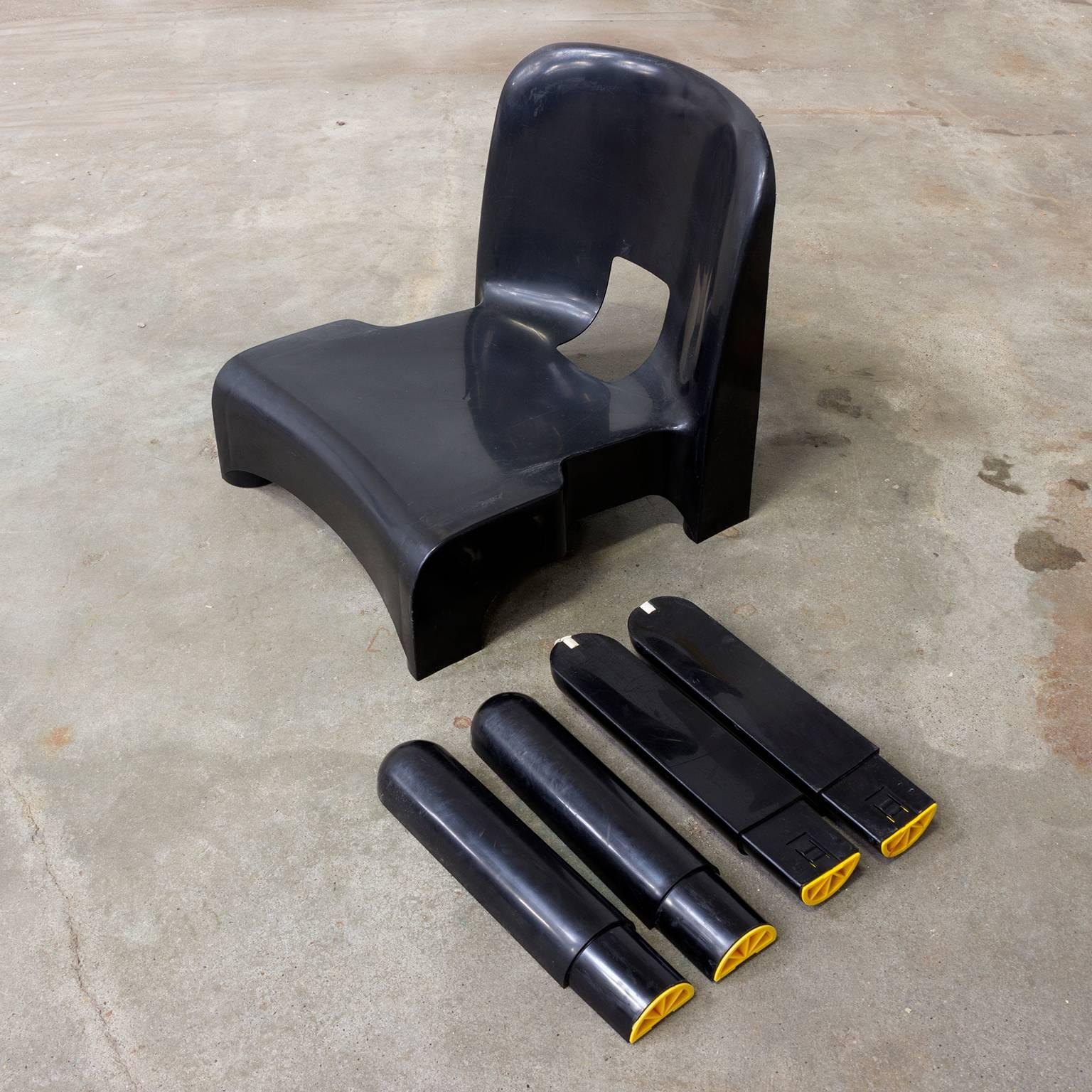 1967, Joe Colombo, Universale Plastic Chair, Type 4867, Three Pieces in Black In Good Condition In Amsterdam IJMuiden, NL
