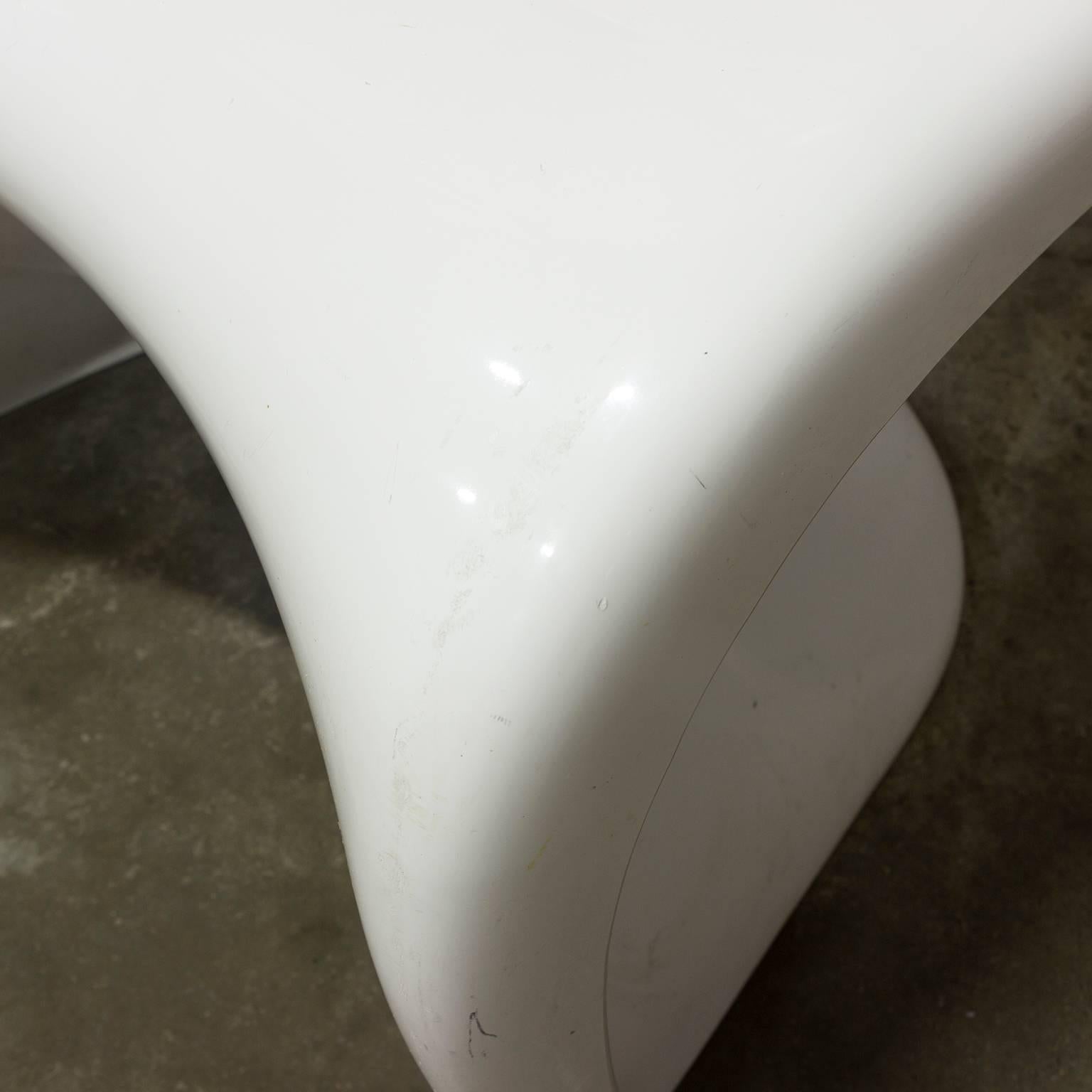 1965, Verner Panton, Stacking Chair, Herman Miller, Second Edition in White In Good Condition For Sale In Amsterdam IJMuiden, NL