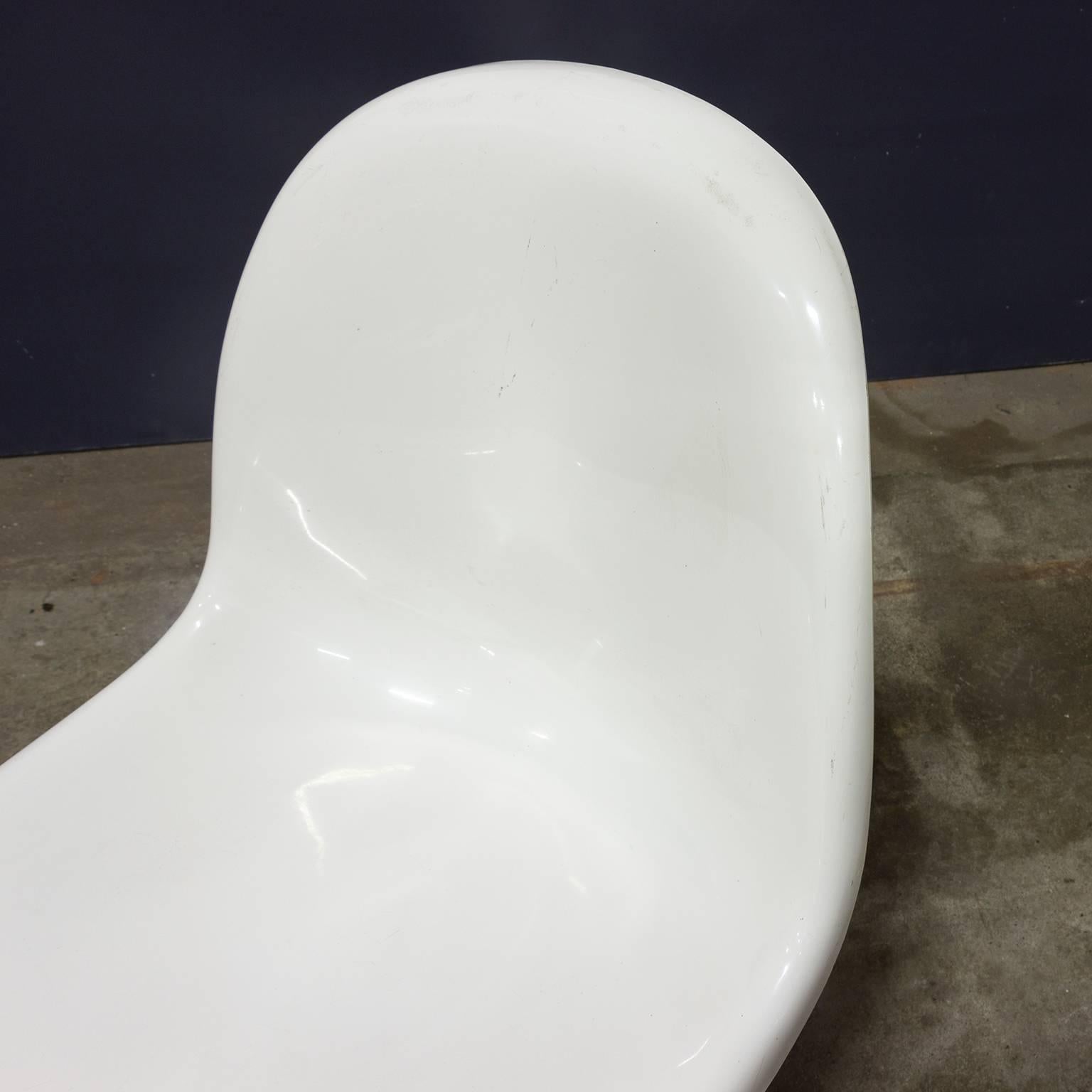 Mid-20th Century 1965, Verner Panton, Stacking Chair, Herman Miller, Second Edition in White For Sale