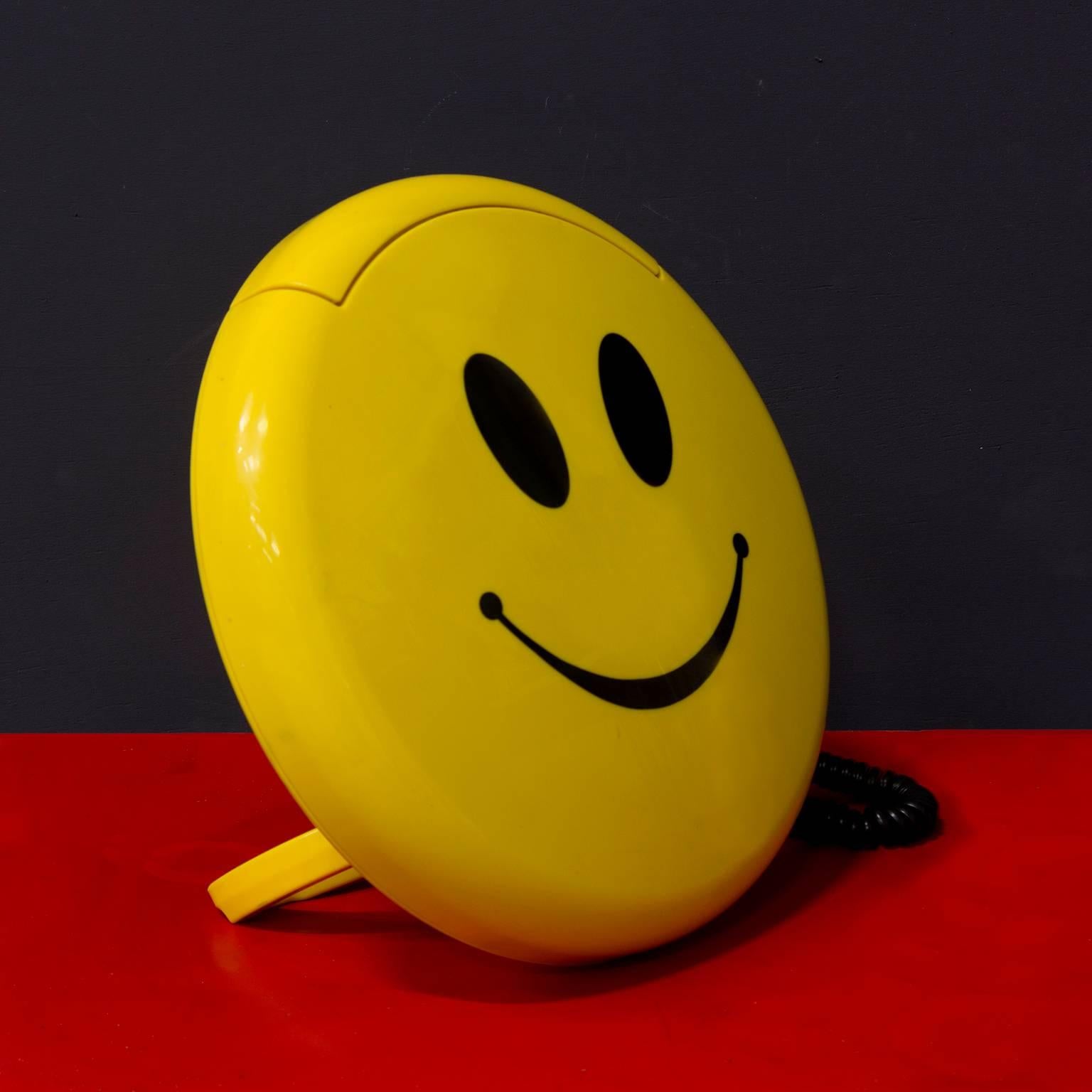 Please ask Casey Godrie Ibiza/Amsterdam for our competitive shipping quote.

Smiley telephone in plastic. The telephone is in very good condition, Telephone can hang or Stand up. The ringtone can be adjusted in high and low and put on and off. 
