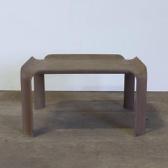 1967, Pierre Paulin, Tavolino più elegante Modello 877 in marrone cioccolato