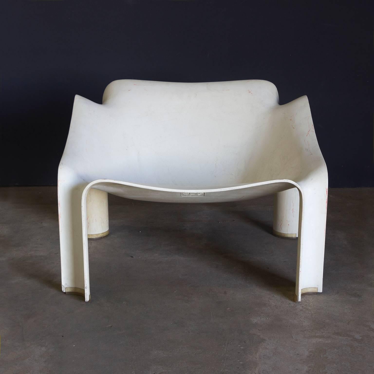 Dutch 1963, Pierre Paulin, Early F303 Lounge Chair in Cream / White for Artifort