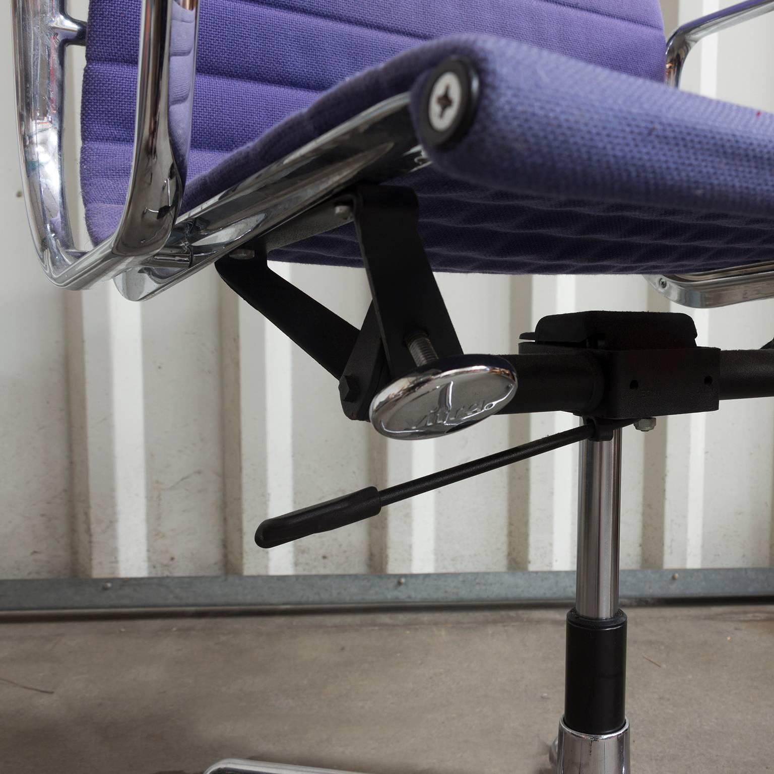 German 1958, Ray and Charles Eames Purple Adjustable Tilt Office Chair with Five Wheels