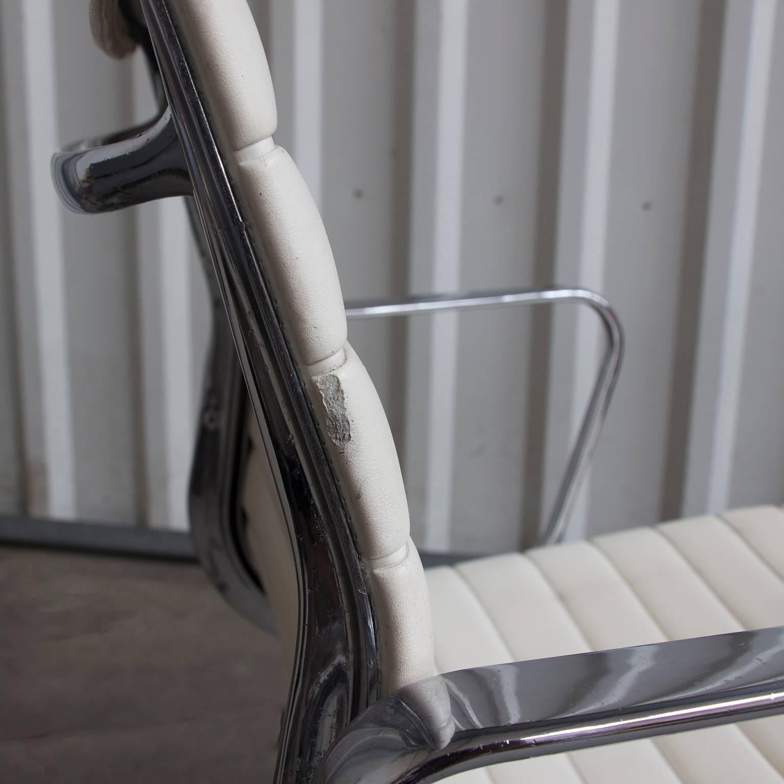 Mid-Century Modern 1958 Ray and Charles Eames, White Vinyl Adjust, Tilt, Office Chair Four Wheels