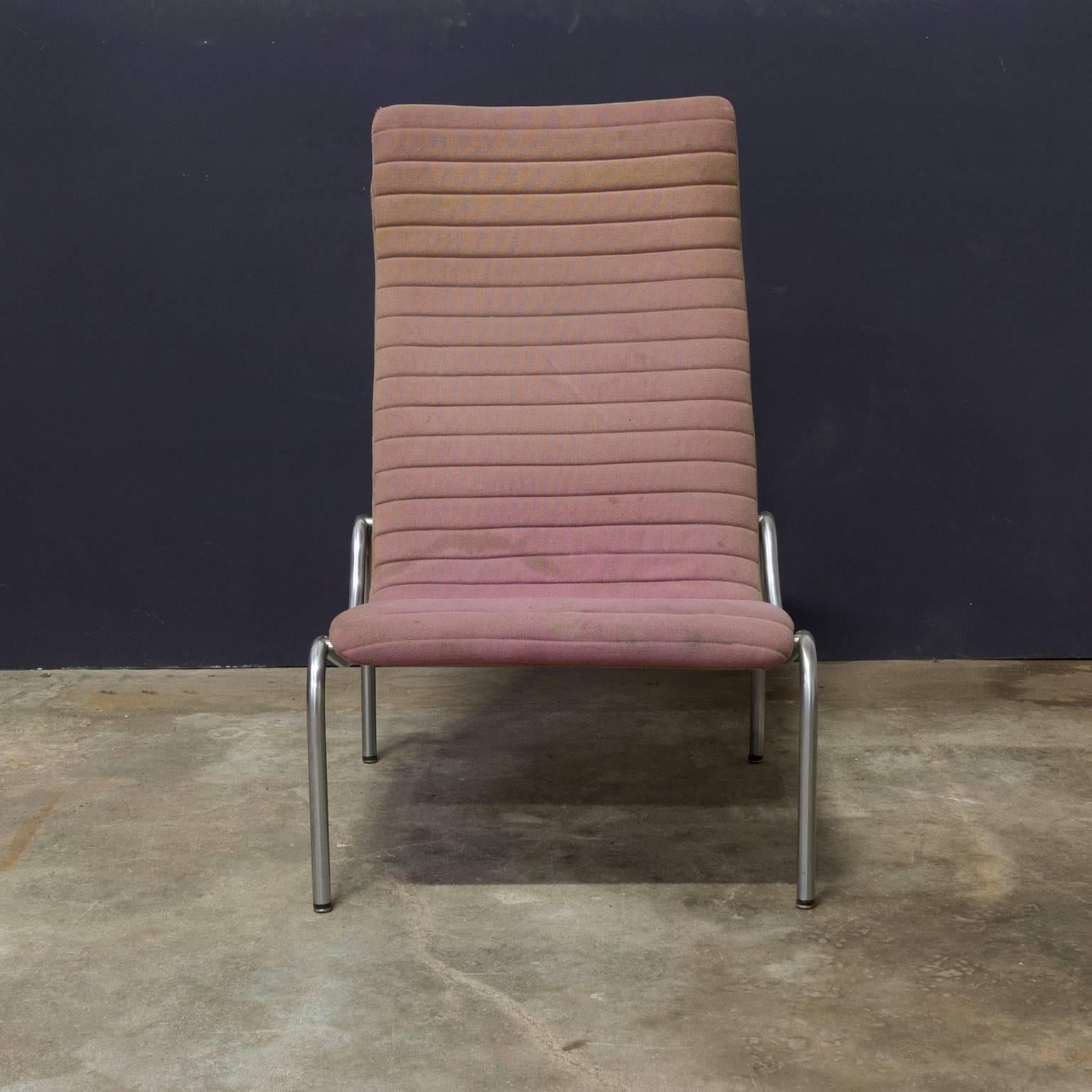 1968, Kho Liang Ie for Stabin Holland, Rare Pink Fabric 704 High Lounge Chair In Good Condition For Sale In Amsterdam IJMuiden, NL