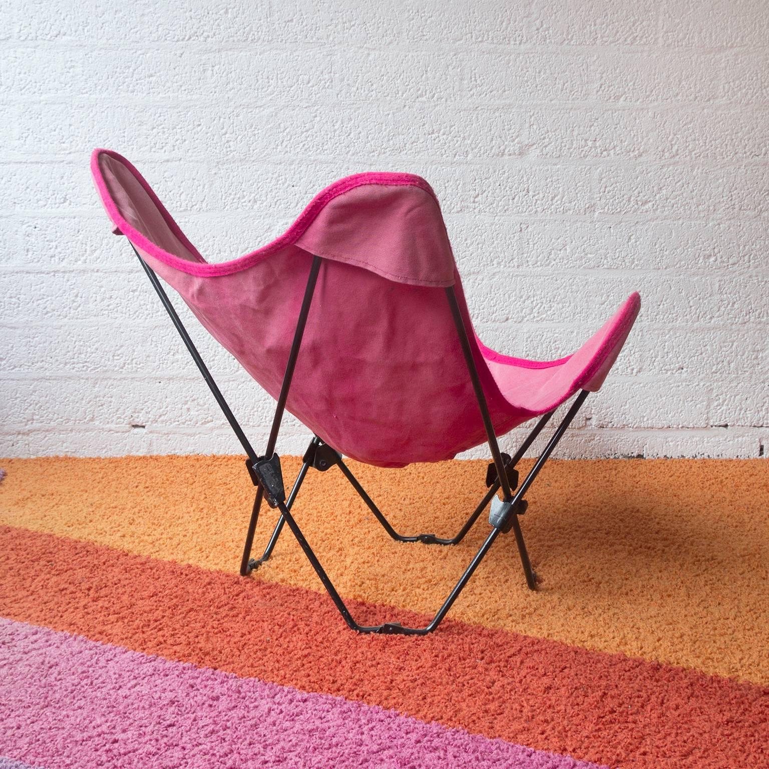 pink butterfly chair