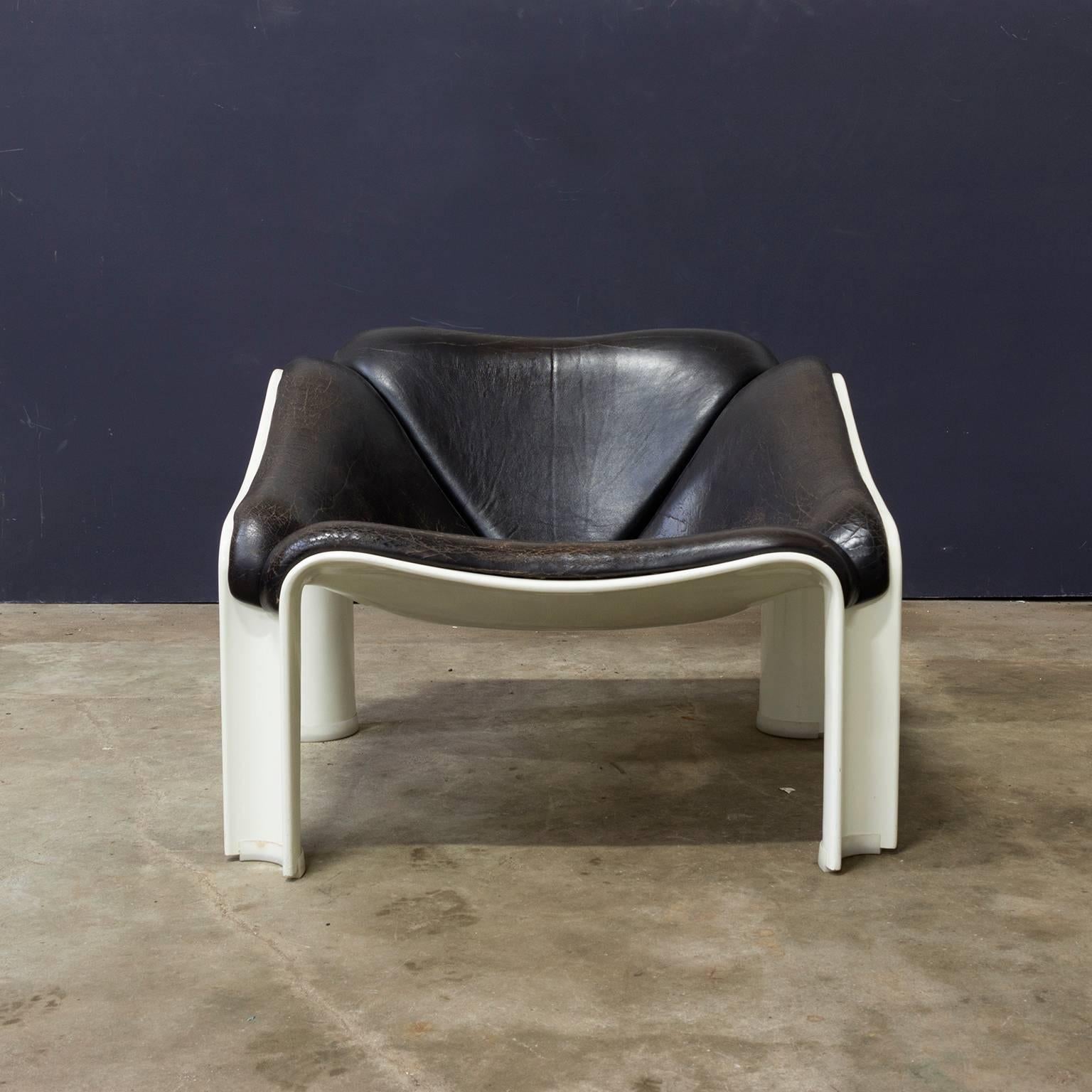 1963, Pierre Paulin, F303 Easy Chair for Artifort, off White and Vintage Leather In Good Condition In Amsterdam IJMuiden, NL