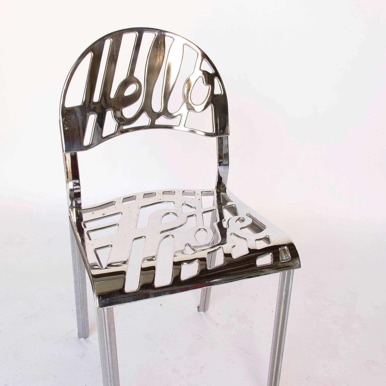 In fair condition, with some minor spots on the chrome-plated frame "Hello There." Chrome-plated chairs set Jeremy Harvey for Artifort.