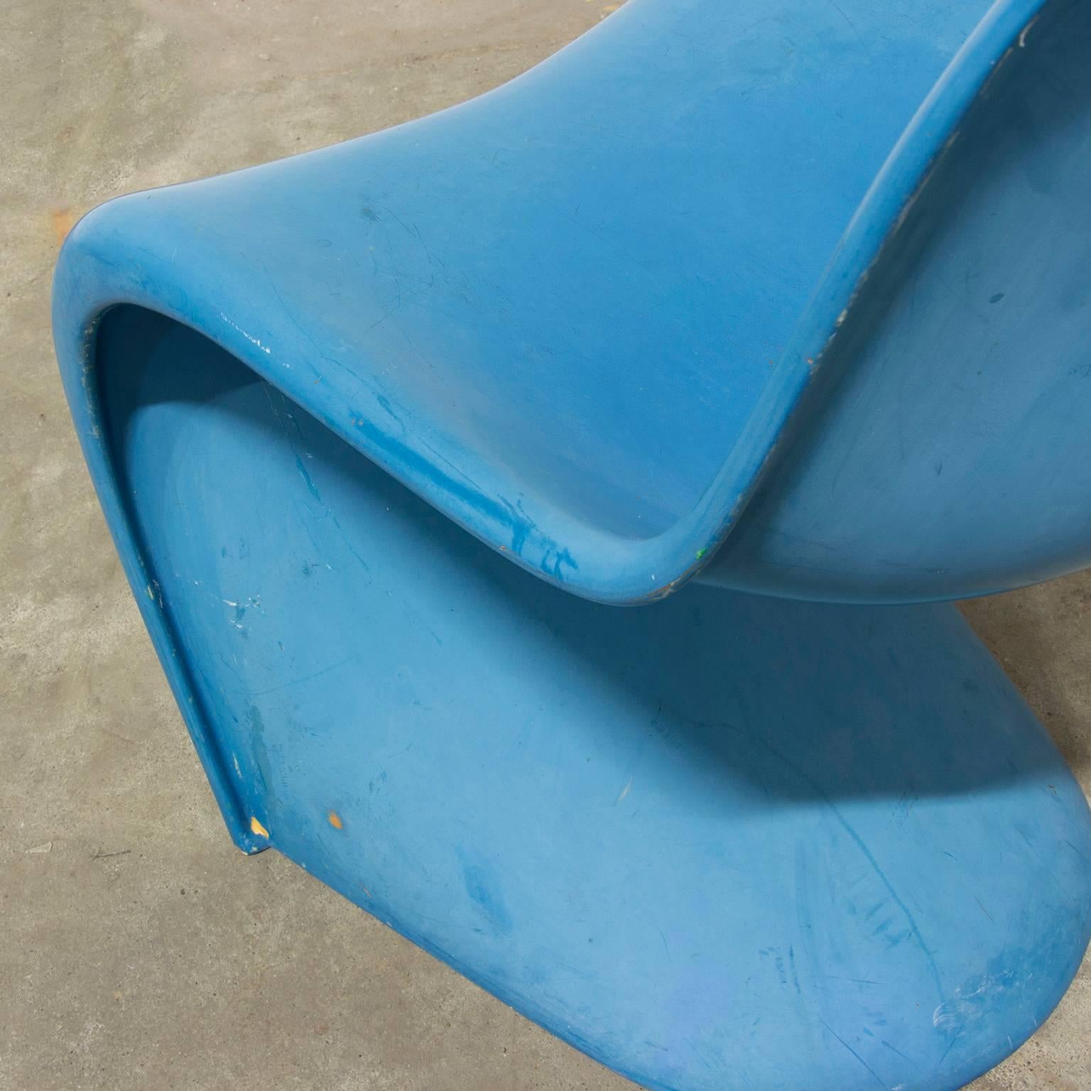 1965, Verner Panton, Two Stacking Chair 1st Herman Miller Edition, in Blue In Good Condition For Sale In Amsterdam IJMuiden, NL