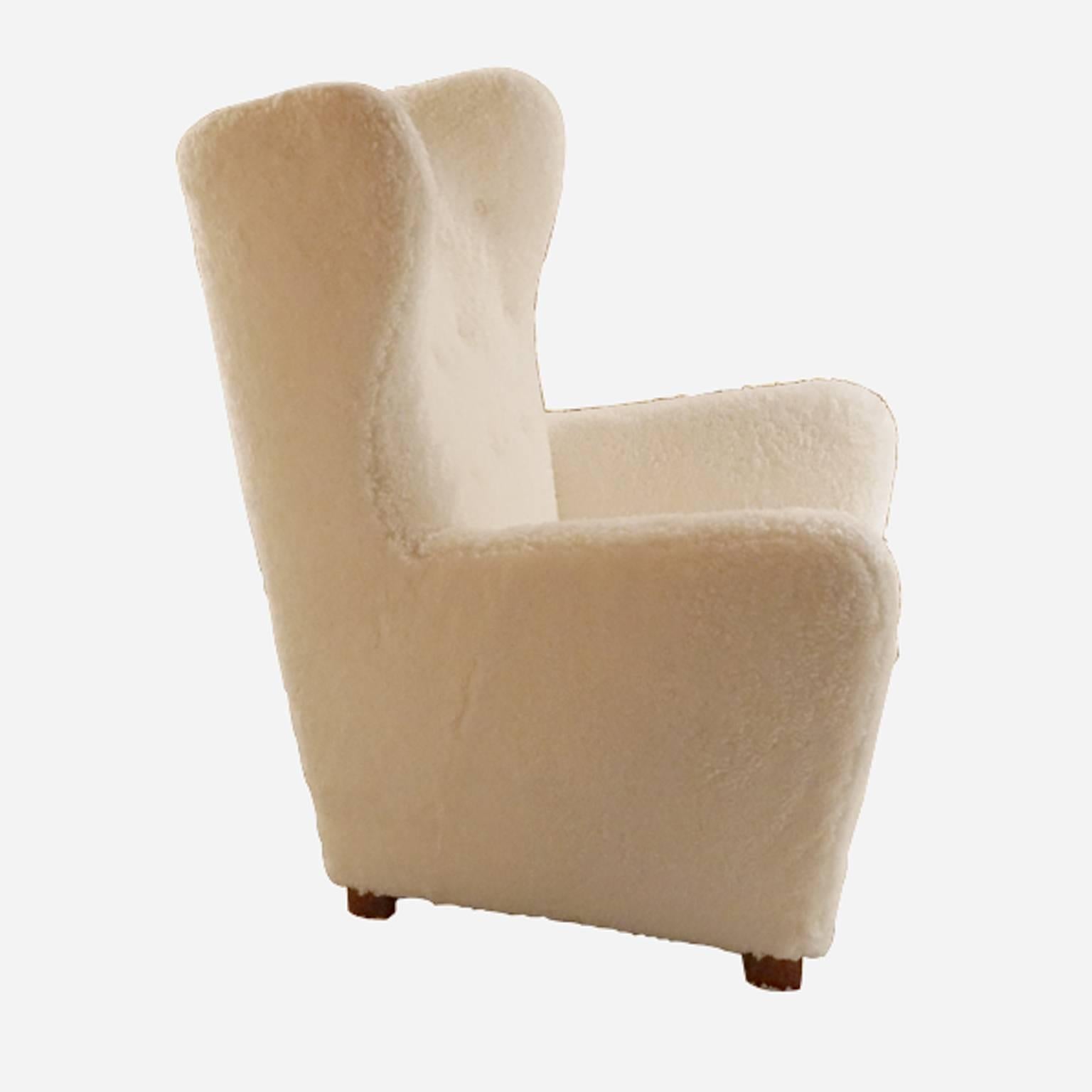 Mid-20th Century One Wingback Lounge Chair by Fritz Hansen, White Sheep Skin, 1940s For Sale