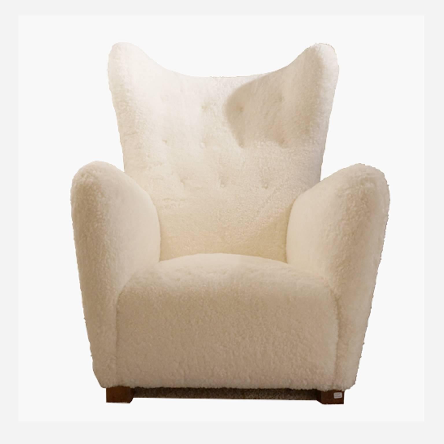 Scandinavian Modern One Wingback Lounge Chair by Fritz Hansen, White Sheep Skin, 1940s For Sale
