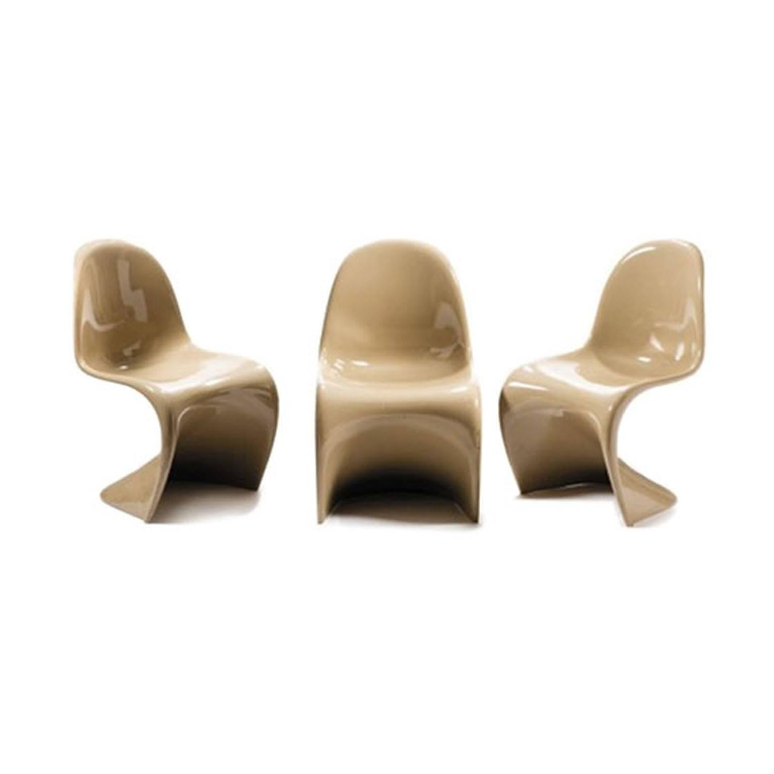 Rare set of six beige Verner Panton chairs. 
This cantilevered, stackable chair is the first single-form, injection-molded plastic chair ever produced. A masterpiece of design and technology. An example of the 