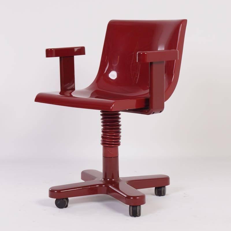 Very rare Ettore Sottsass Olivetti synthesis desk chair with armrests designed by Ettore Sottsass (1917-2007) in 1973 for Olivetti. This chair has a beautiful oxblood red color also known as the Memphis color. The seat height is adjustable from