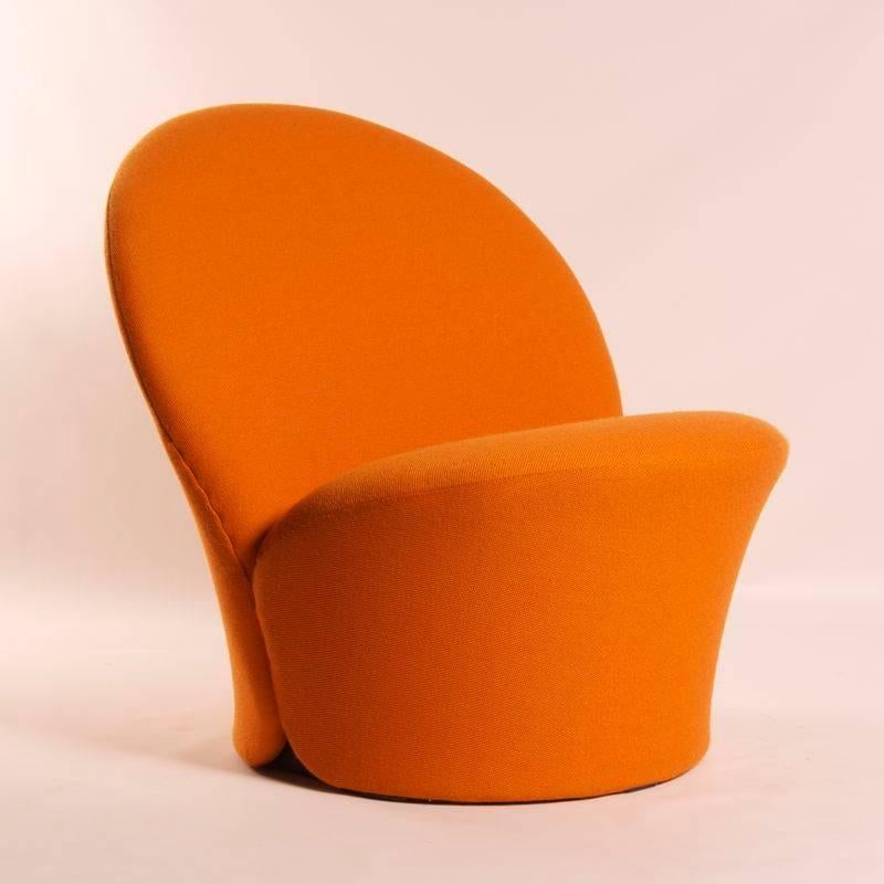 Artifort F572 chair designed by Pierre Paulin (1927-2009). This sculpted armchair is designed Pierre Paulin in 1967, this model is very rare because it has only been in production one year. This chair has new orange Albi fabric (WV 79/21 CO) Ploeg