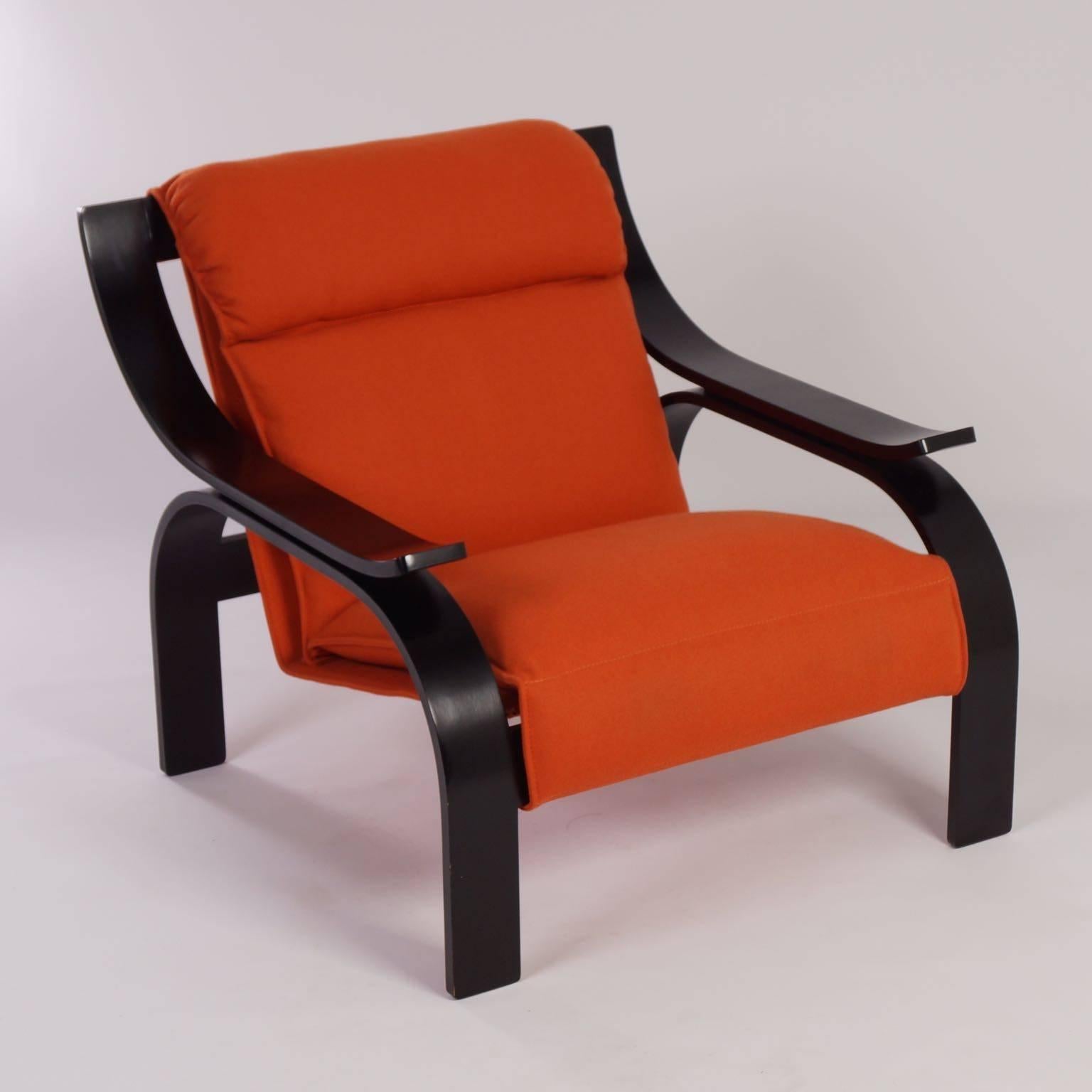 Woodline armchair by Marco Zanuso for Arflex, 1960s. Very nice armchair from the Woodline series designed by Marco Zanuso and manufactured by Arflex, Italy in 1964. A comfortable armchair, with an elegant shape.

The dimensions are: H x W x D = 73