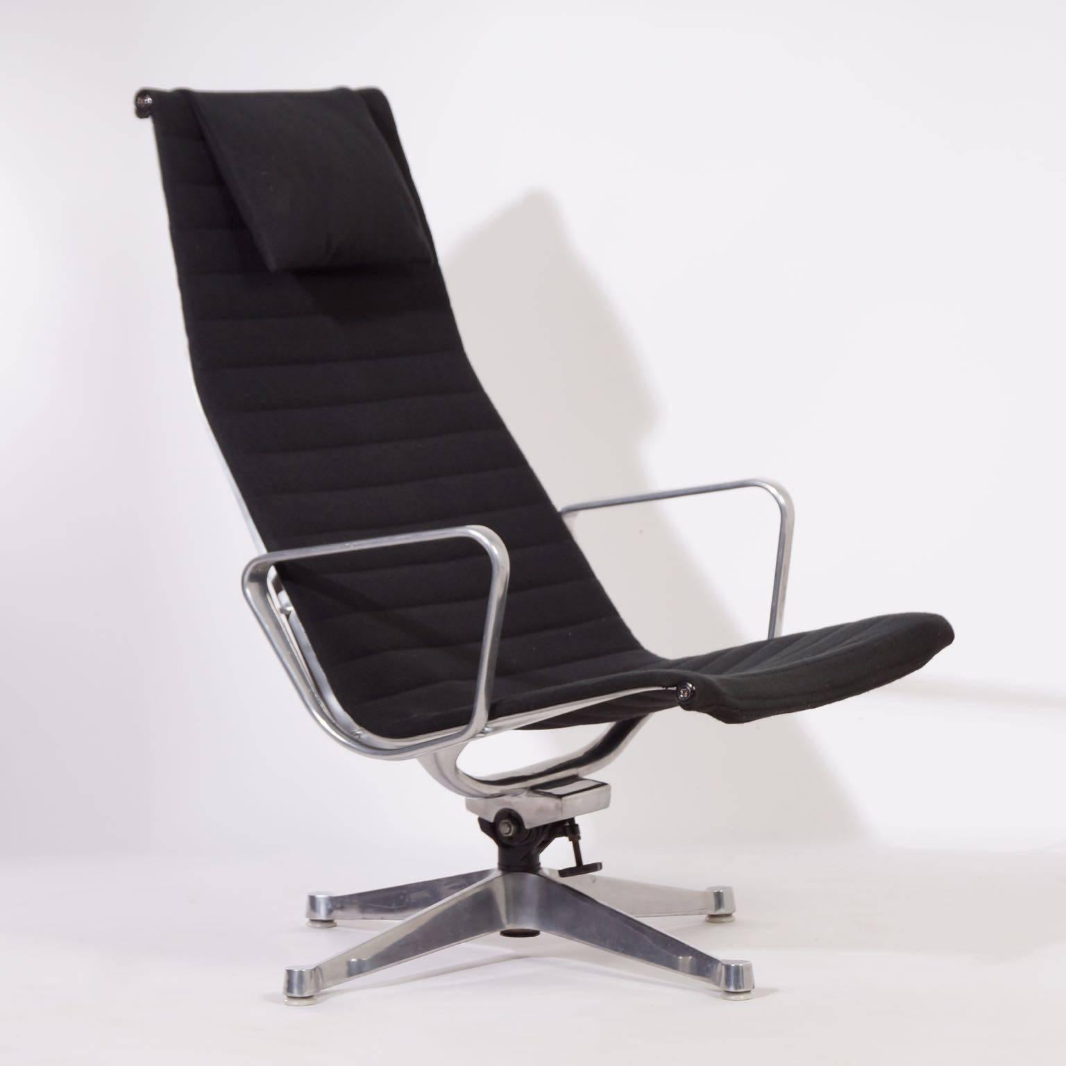 EA124 lounge chair designed by Charles and Ray Eames for Herman Miller in 1958. The Eames chair is from the famous aluminum series by Herman Miller. This is an original Herman Miller version from the 1960s. This chair with armrests can swivel and