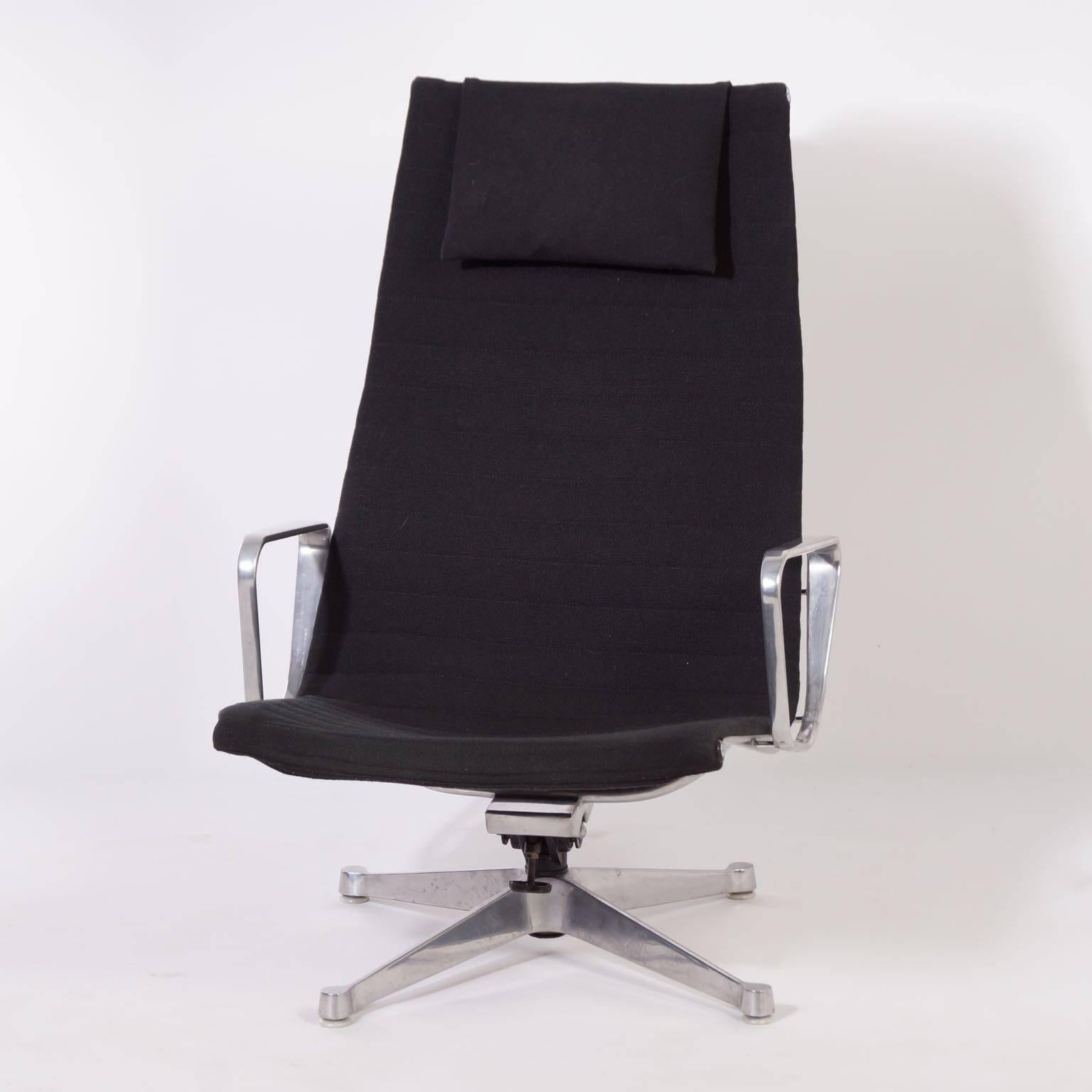 Mid-Century Modern EA124 Lounge Chair by Charles and Ray Eames for Herman Miller, 1958 For Sale