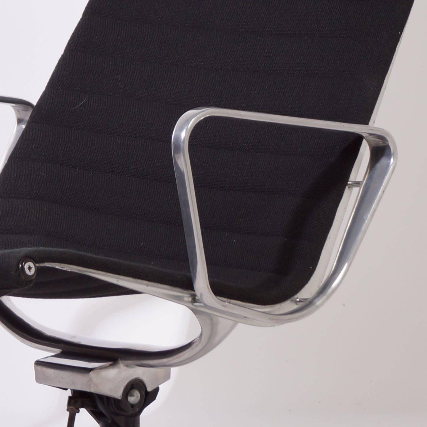 Mid-20th Century EA124 Lounge Chair by Charles and Ray Eames for Herman Miller, 1958 For Sale