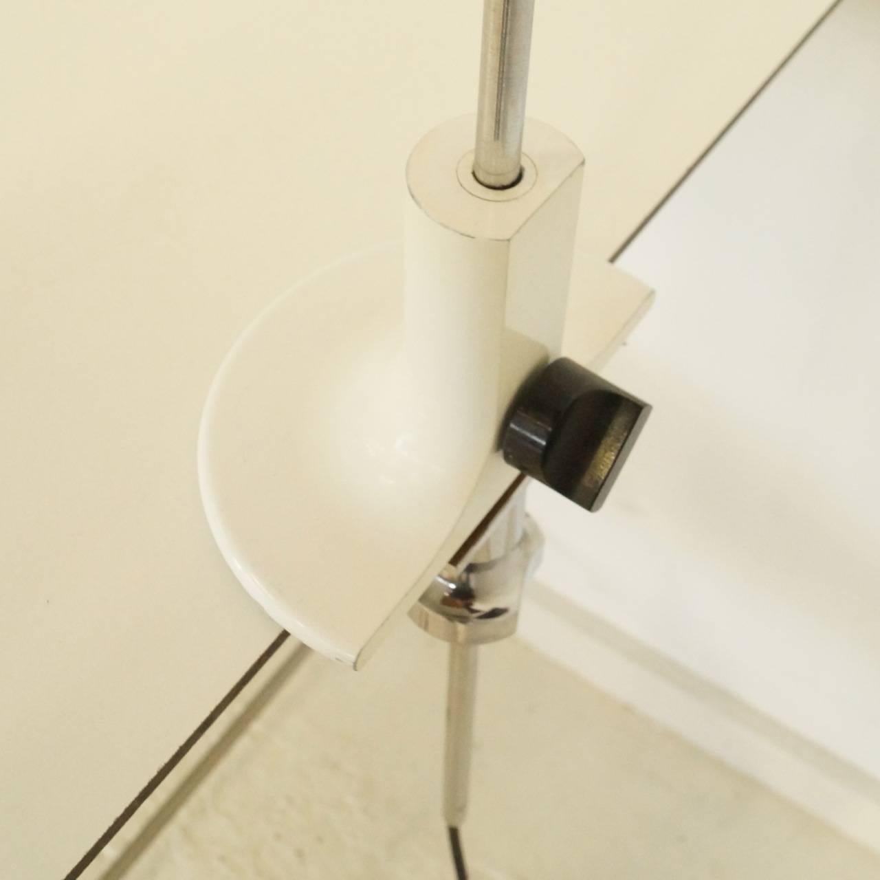 Italian White Spider Lamp Model 293 by Joe Colombo for O-Luce For Sale