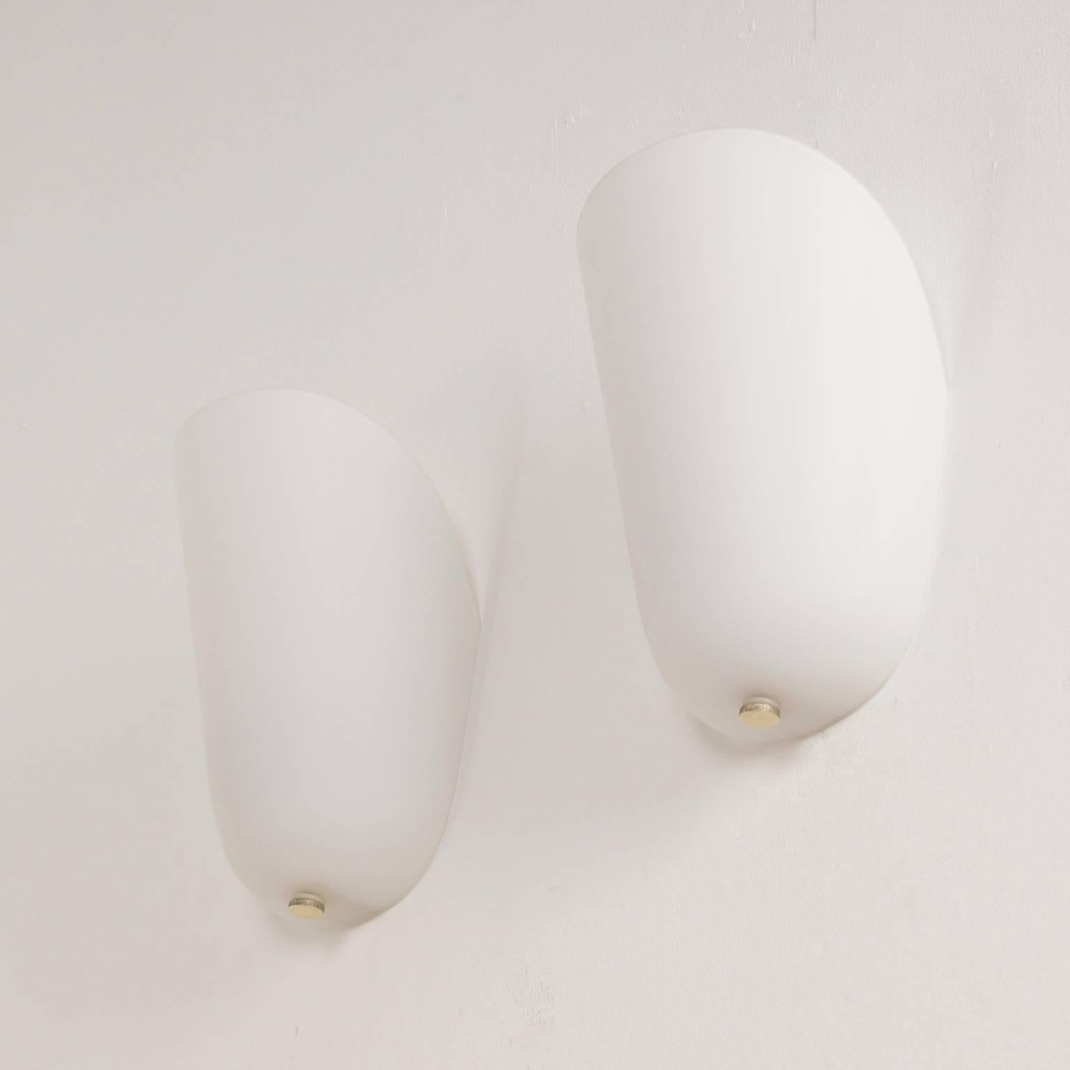 Set indoor wall lamps made in Italy, circa 1958. These wall lamps come from executive boardroom decorated in about 1958. The glass is made of two layers (like the Venini Murano lamps), satin opal glass on the outside and white glass on the inside