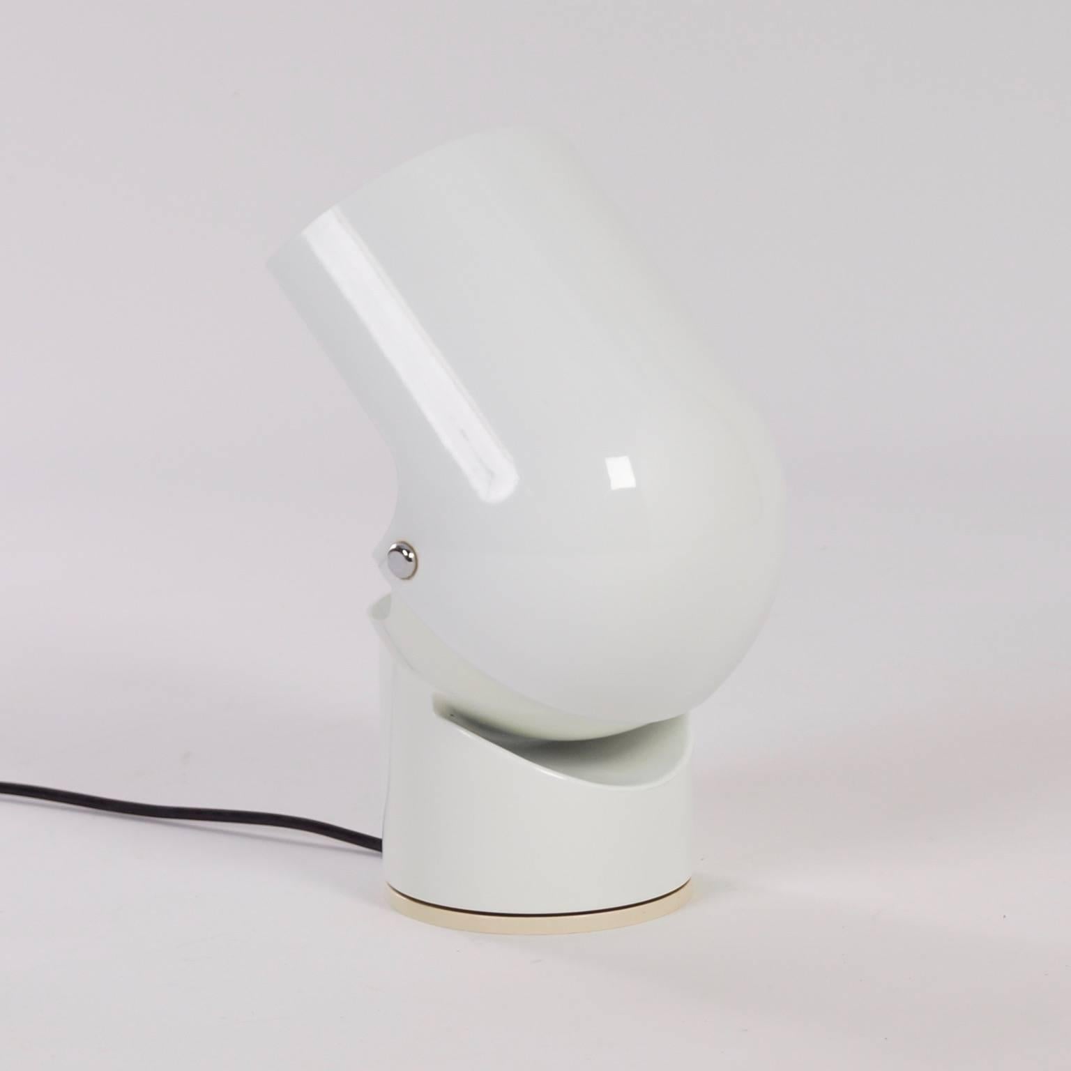 Artemide table lamp “Pileino” designed by Italian architect and designer Gae Aulenti (1927-2012) in 1972. The lamp is adjustable for indirect en direct lighting. Considering the age, this vintage lamp in very good original condition, small spot on