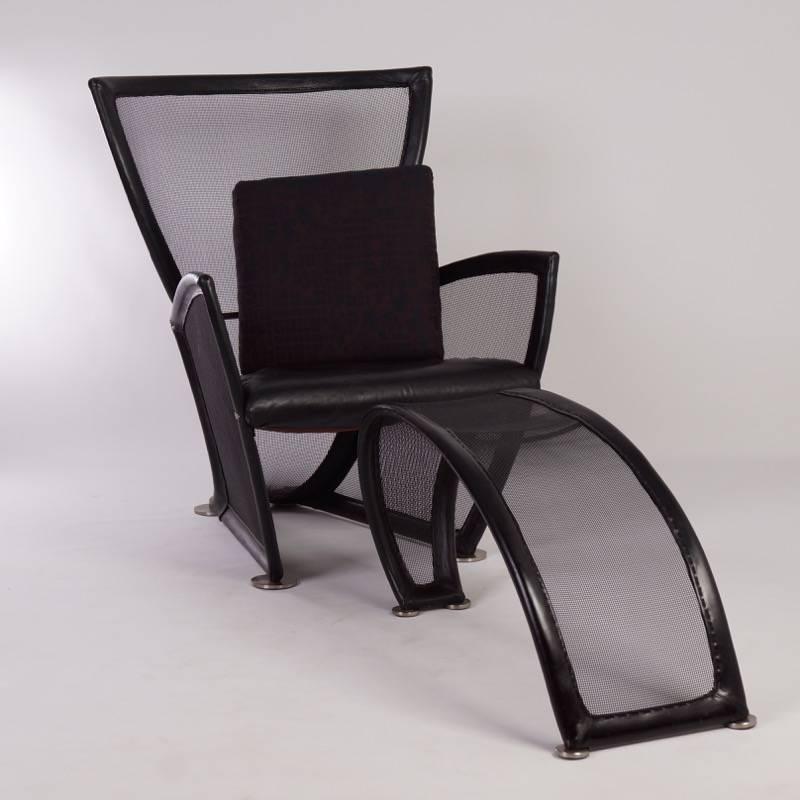 1980s lounge chair with ottoman ‘Privè’ by Paolo Nava for Arflex, designed in 1987. This transparent lounge chair has a metal frame and is upholstered with black leather and wire mesh (1mm mesh). The seat is also upholstered with black leather and