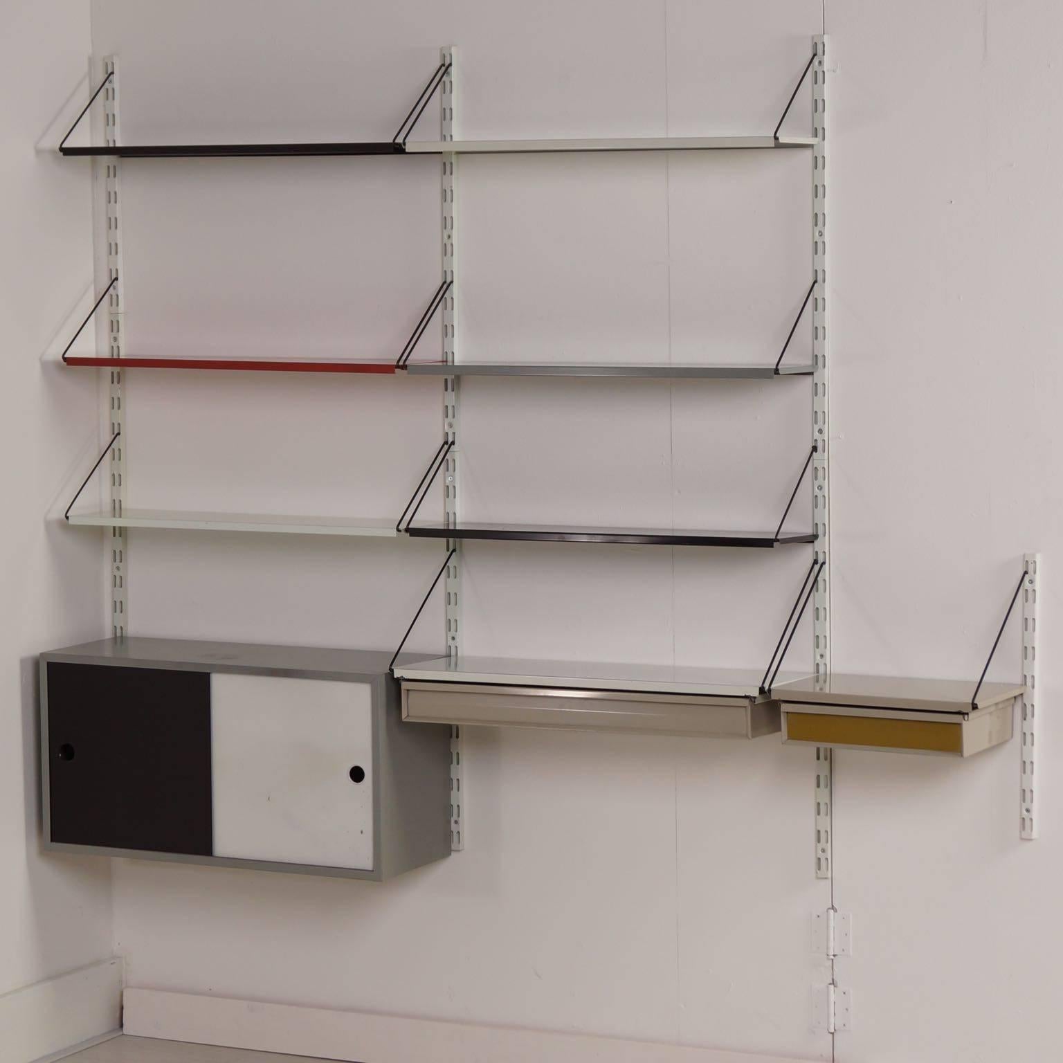 Pilastro wall system by Tjerk Reijenga, 1960s. This wall unit with cabinet and two drawers is designed by Tjerk Reijenga in the 1960s.
Material: Iron with powder coating in the colors red, black, white, gray, green and beige. This set consists of